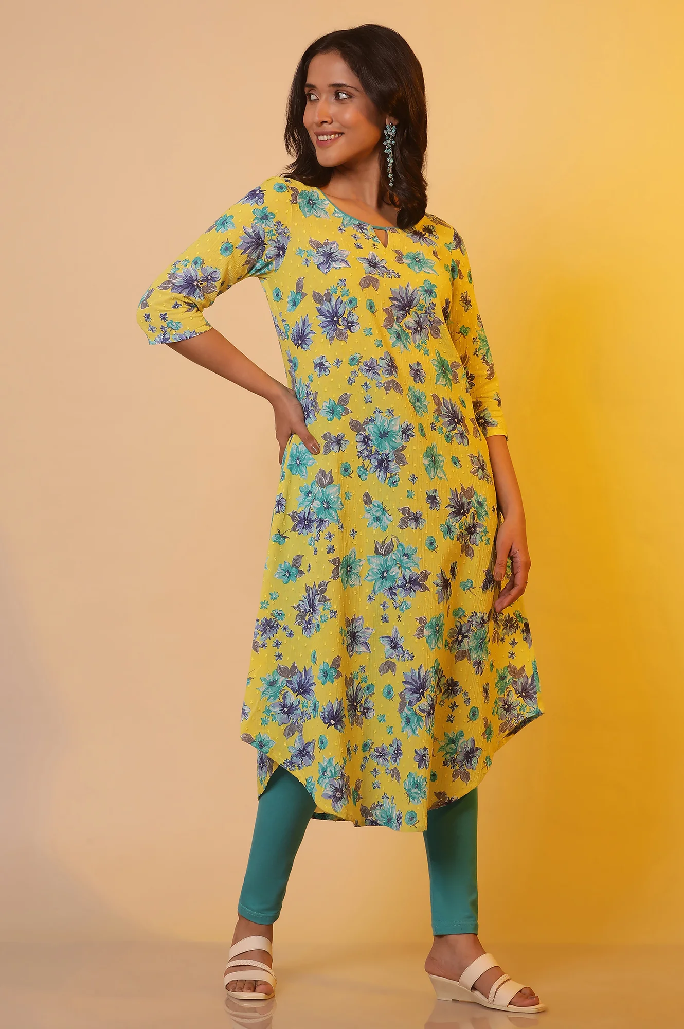 Green Floral Printed Asymmetrical Kurta - Image 5