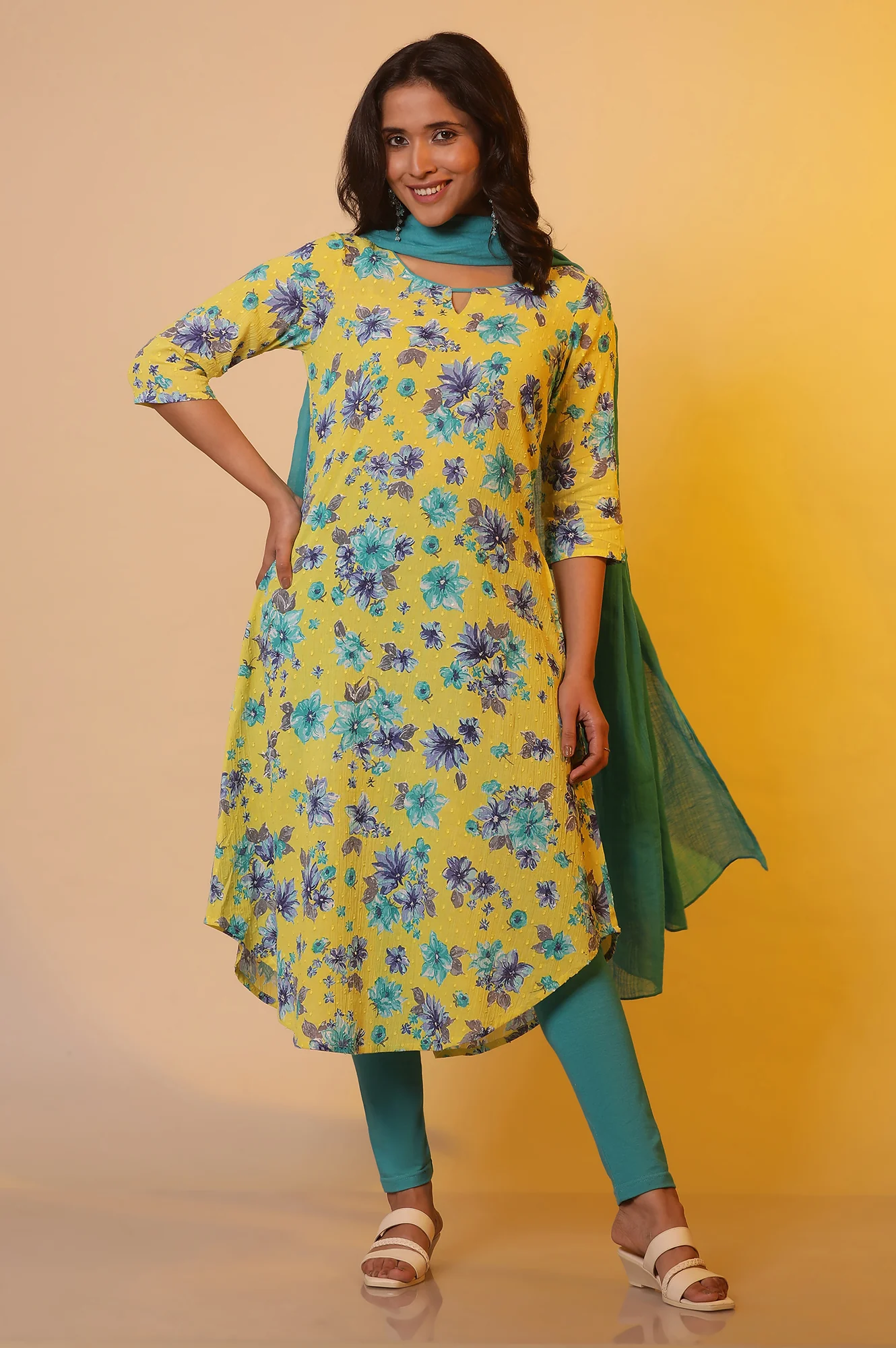 Green Floral Printed Asymmetrical Kurta - Image 6