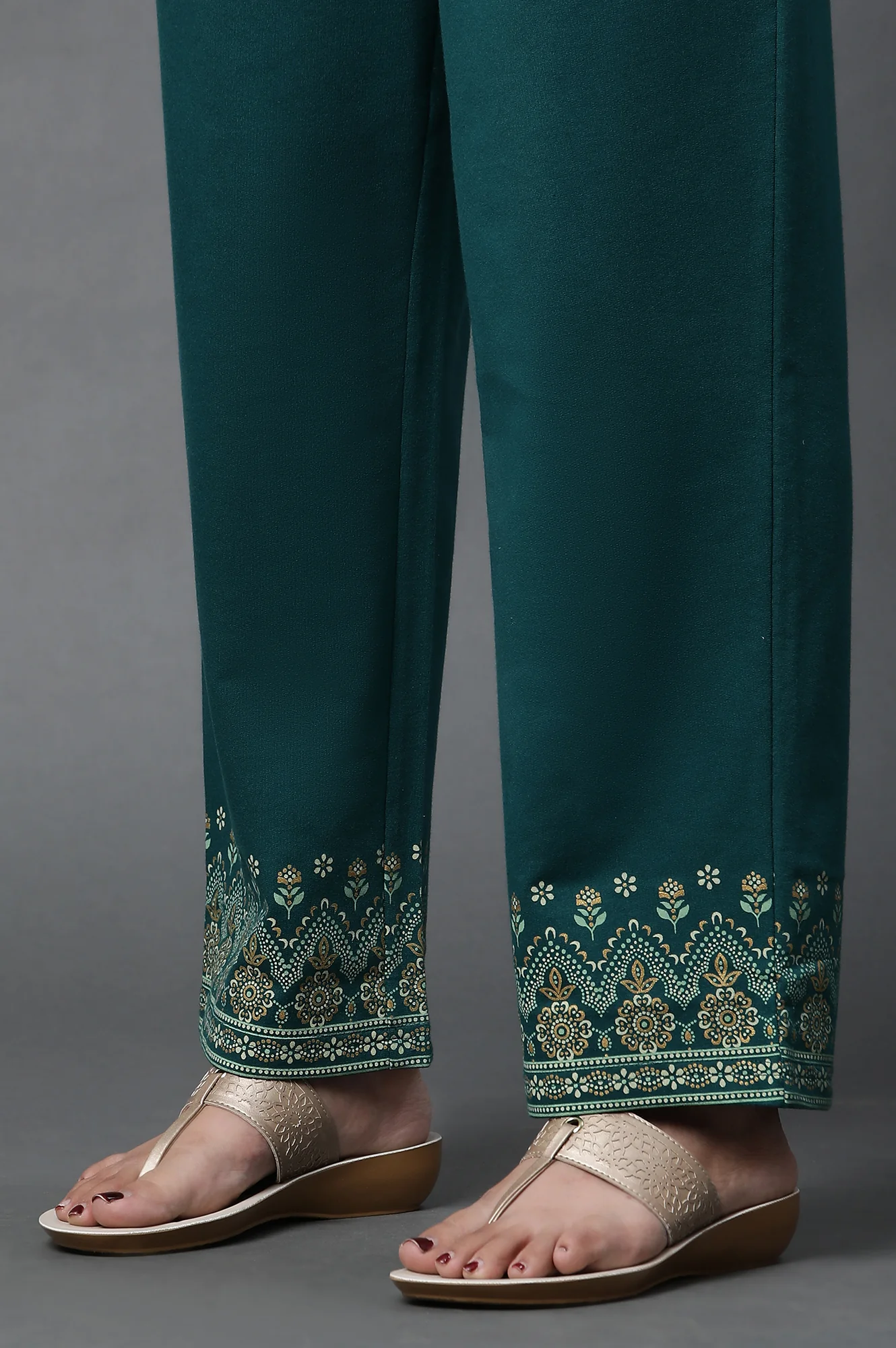 Green Floral Printed Ethnic Kurta and Palazzo Winter Set - Image 9