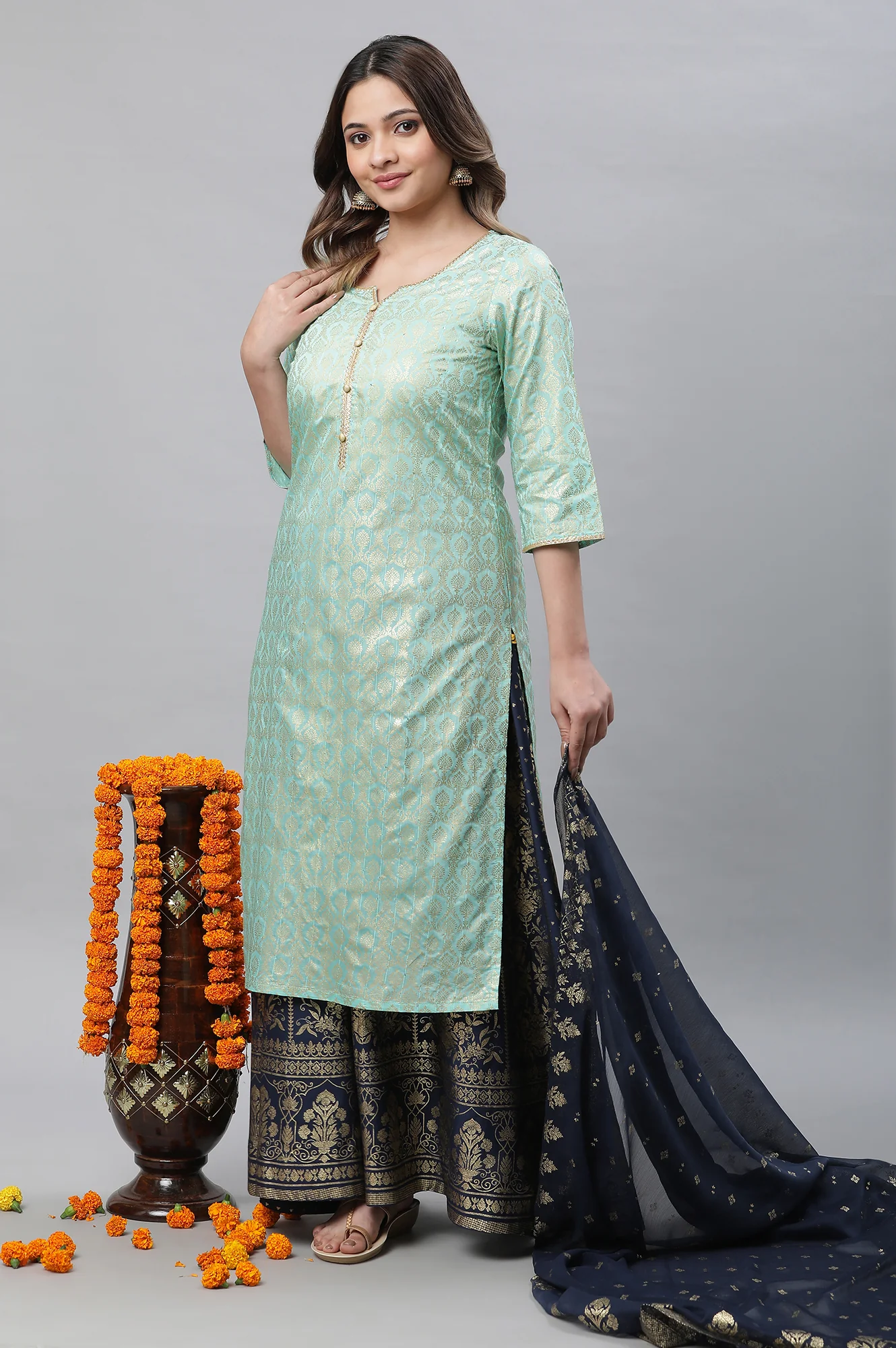 Green Foil Printed Embellished Kurta - Image 5