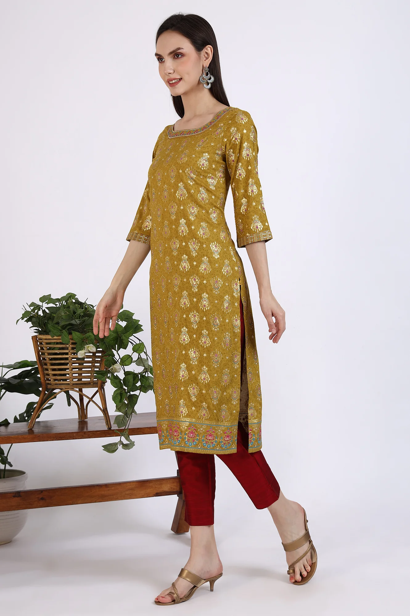 Green Foil Printed Rayon Straight Kurta - Image 4