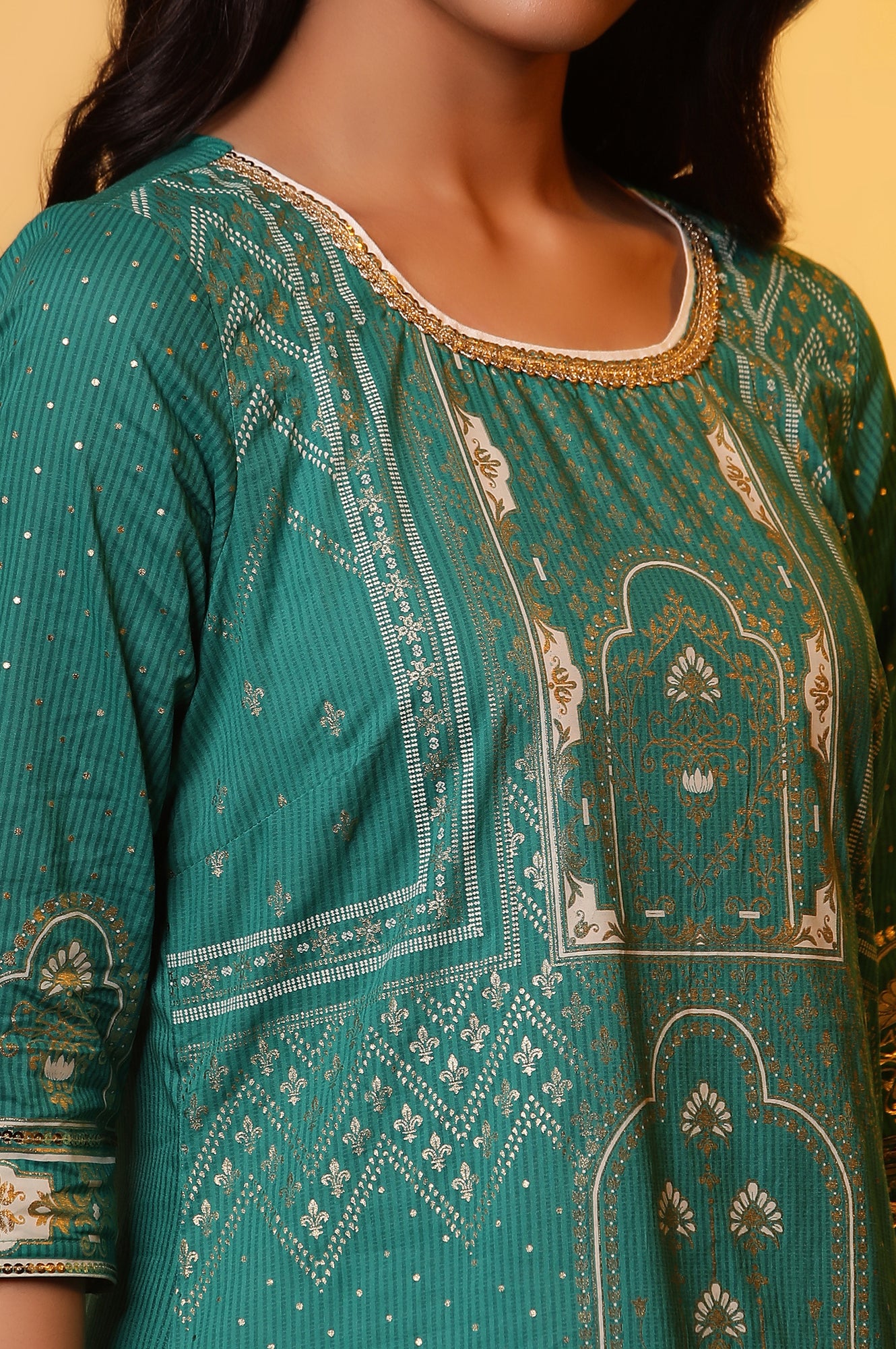 Green Printed Foil Print Sequined Straight Cotton Kurta - Image 7