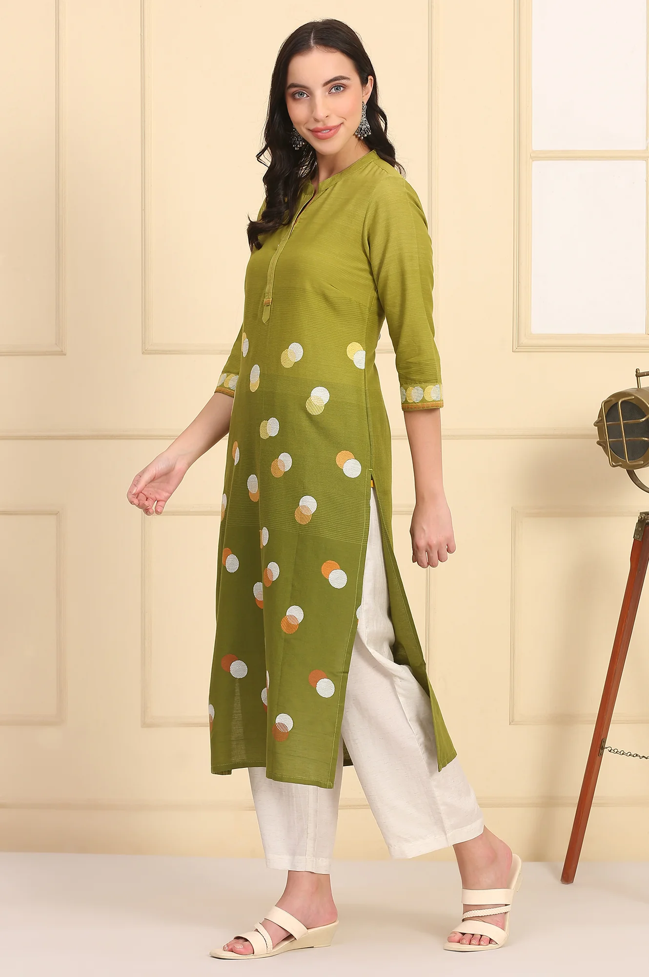 Green Printed Jacquard Straight Kurta with Thread Work - Image 5