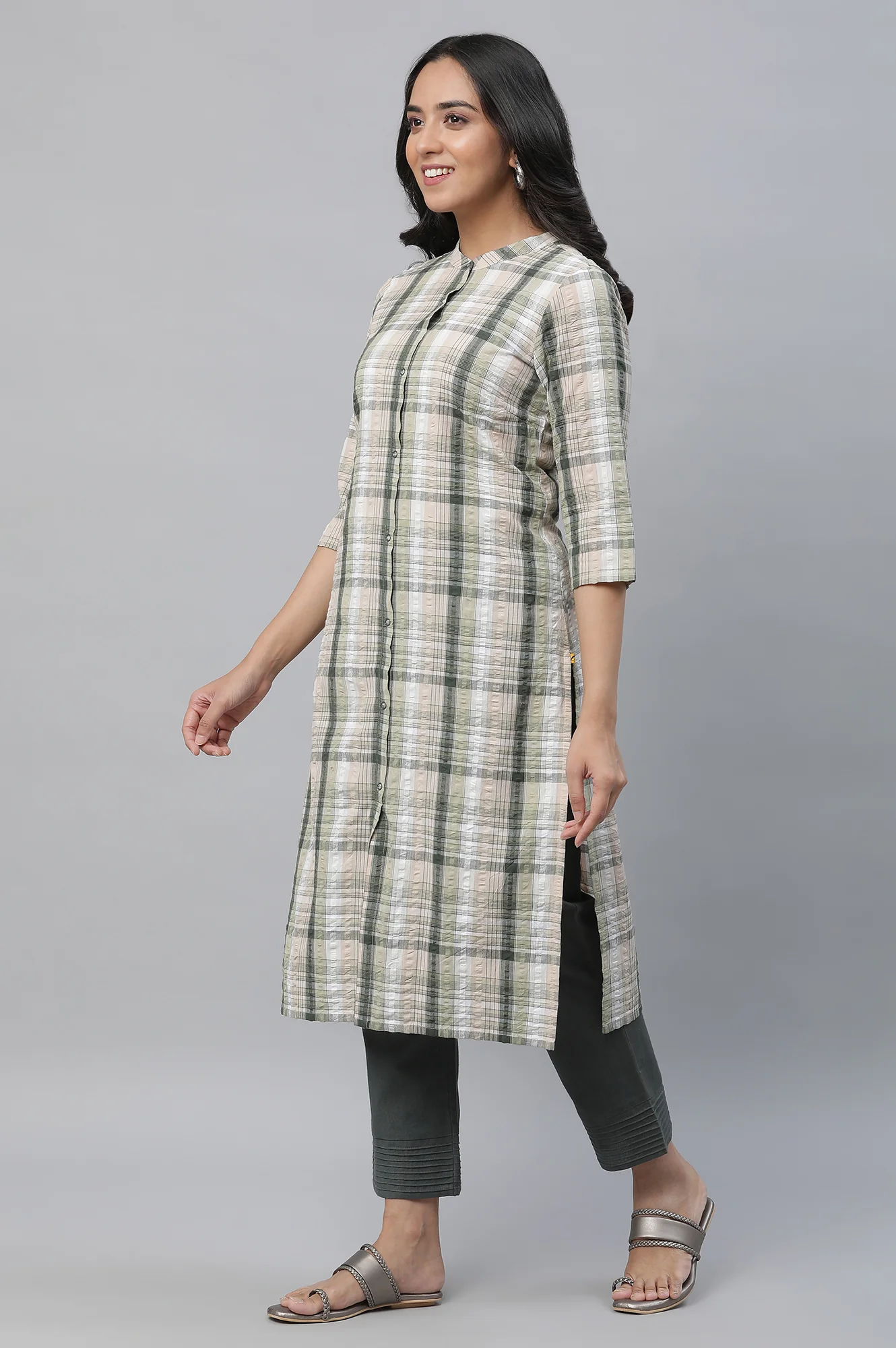 Green Textured Cotton Kurta and Trouser Set - Image 3