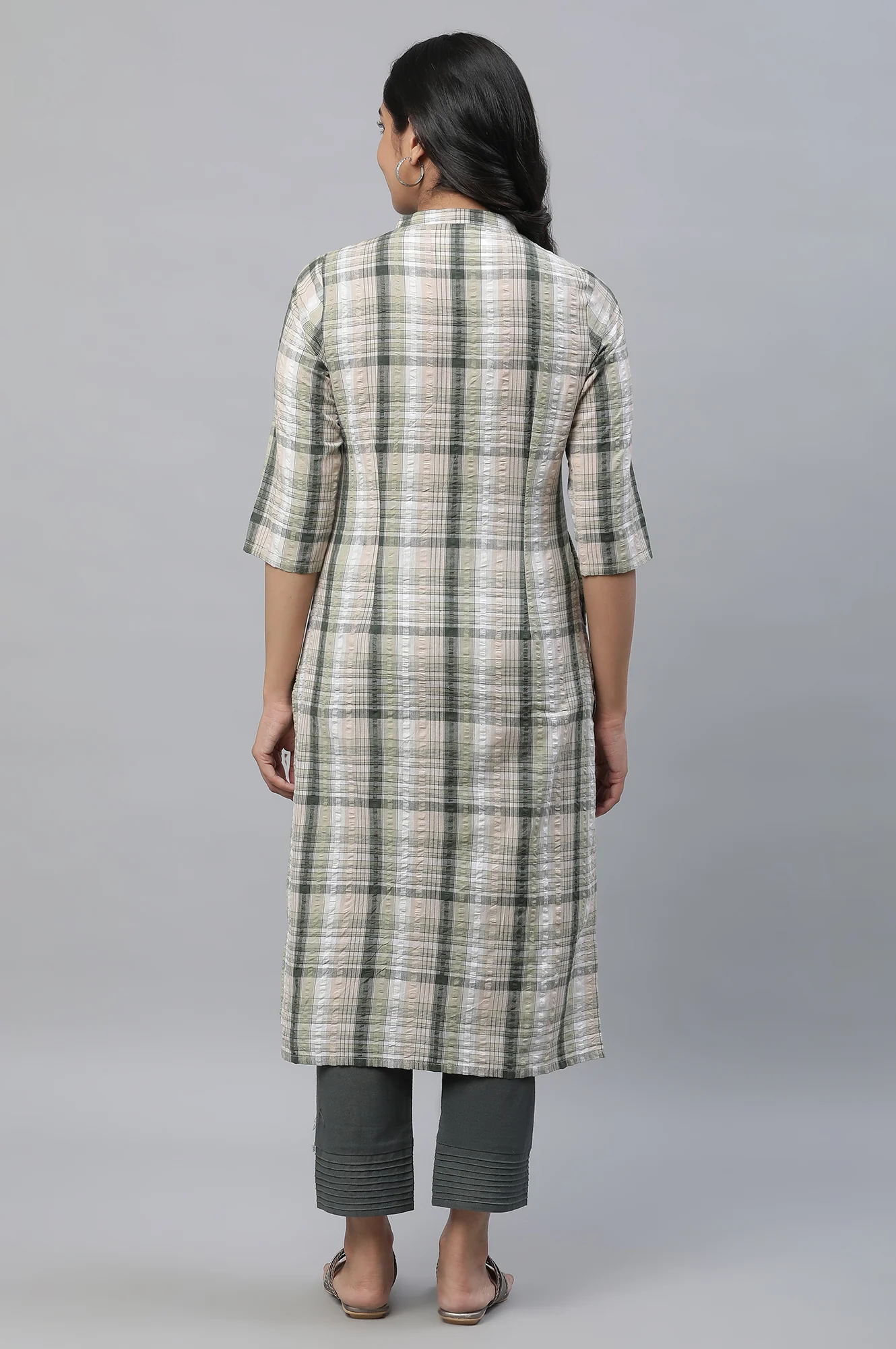 Green Textured Cotton Kurta and Trouser Set - Image 4