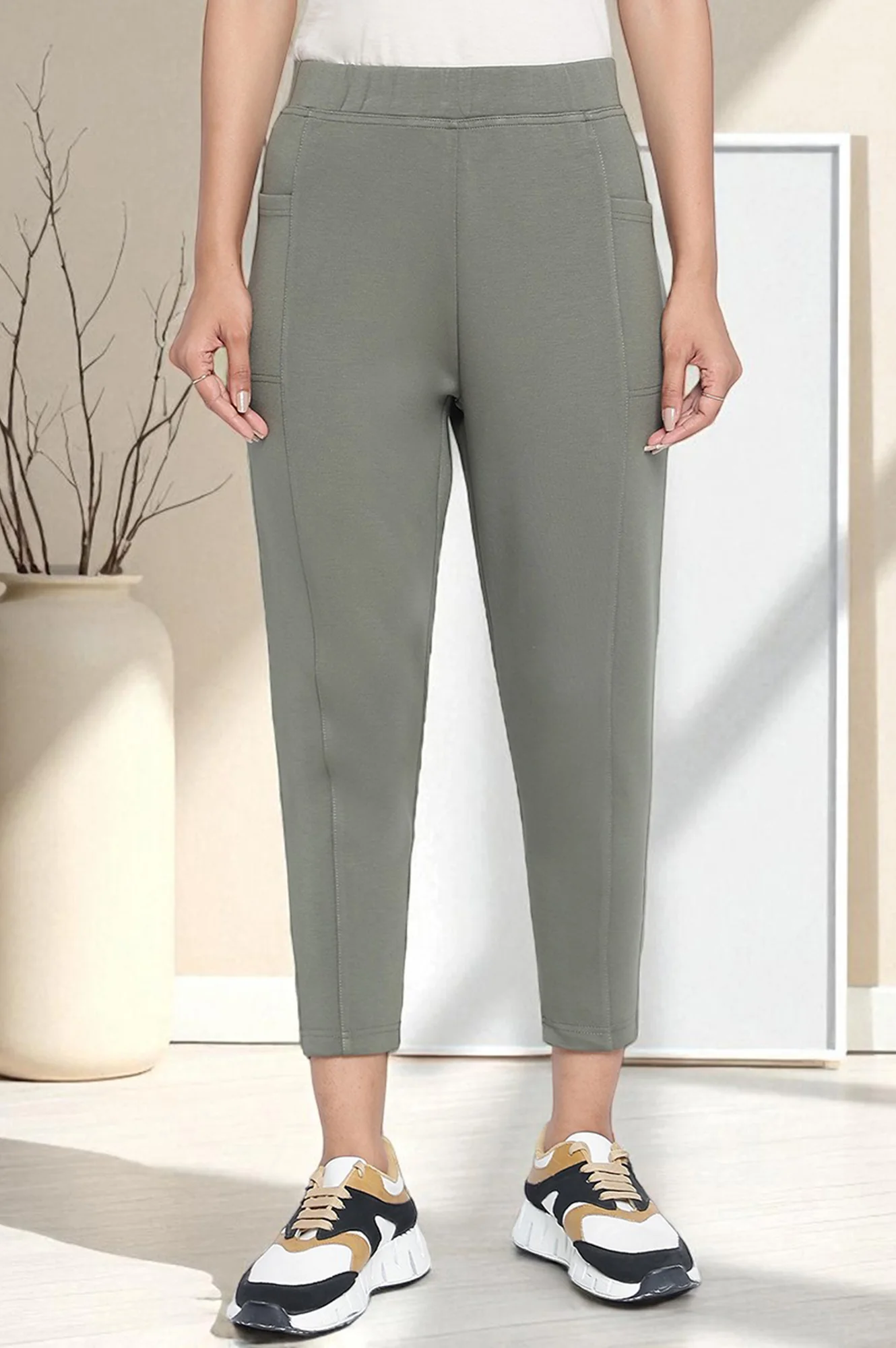Green Solid Mid Rise Tights in Calf Length