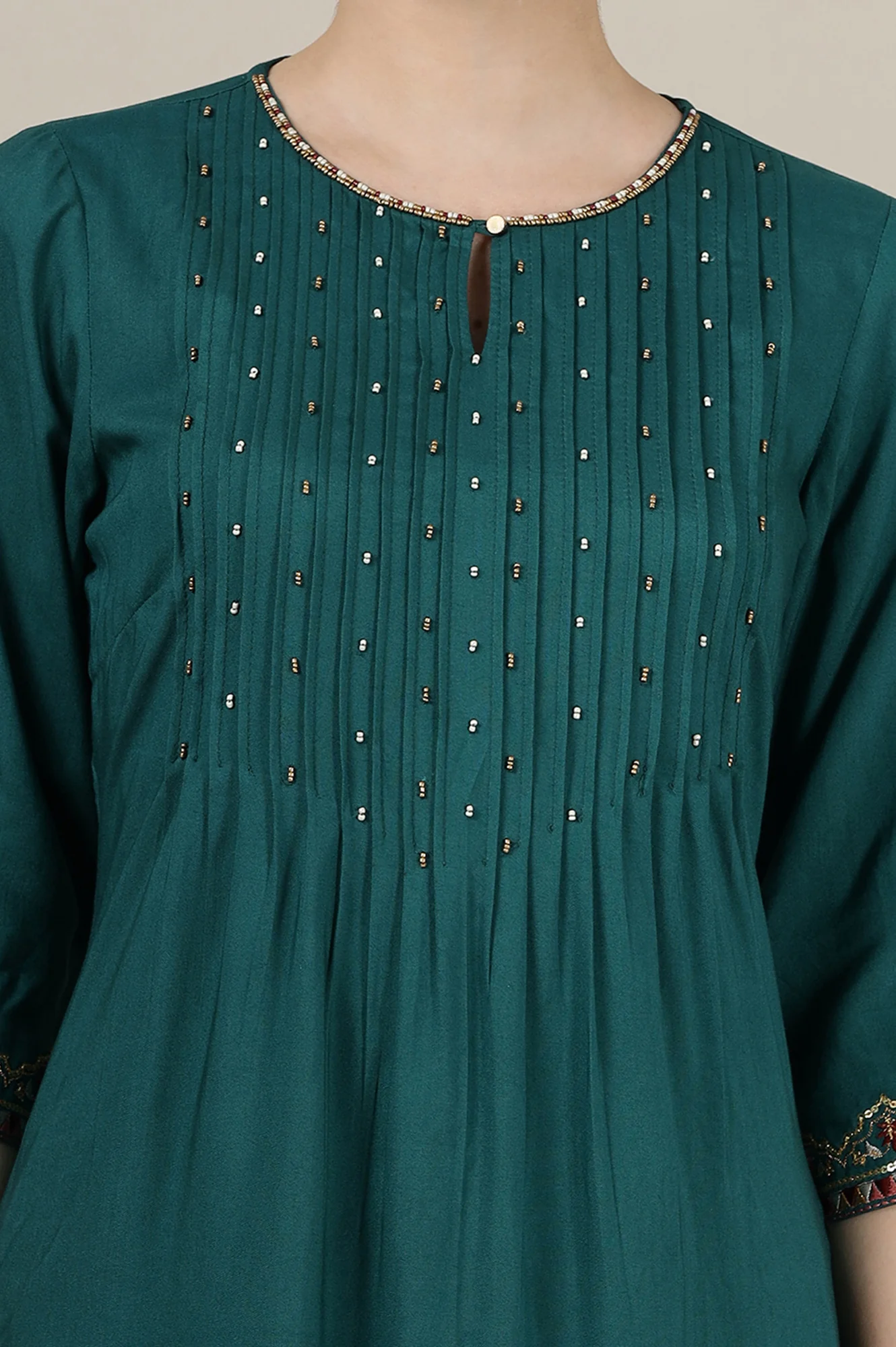 Green Solid Sequined Straight Kurta - Image 3