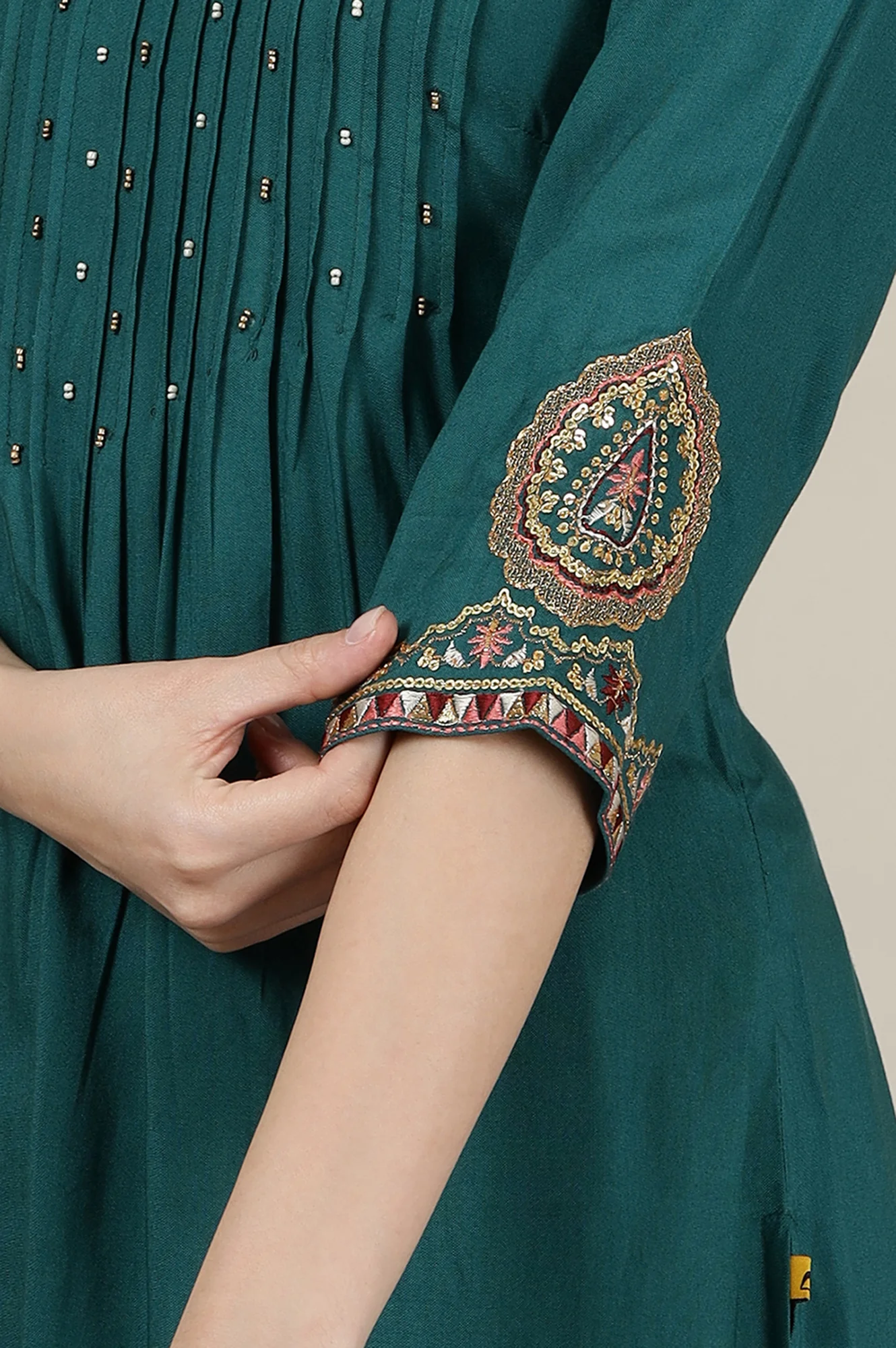 Green Solid Sequined Straight Kurta - Image 8