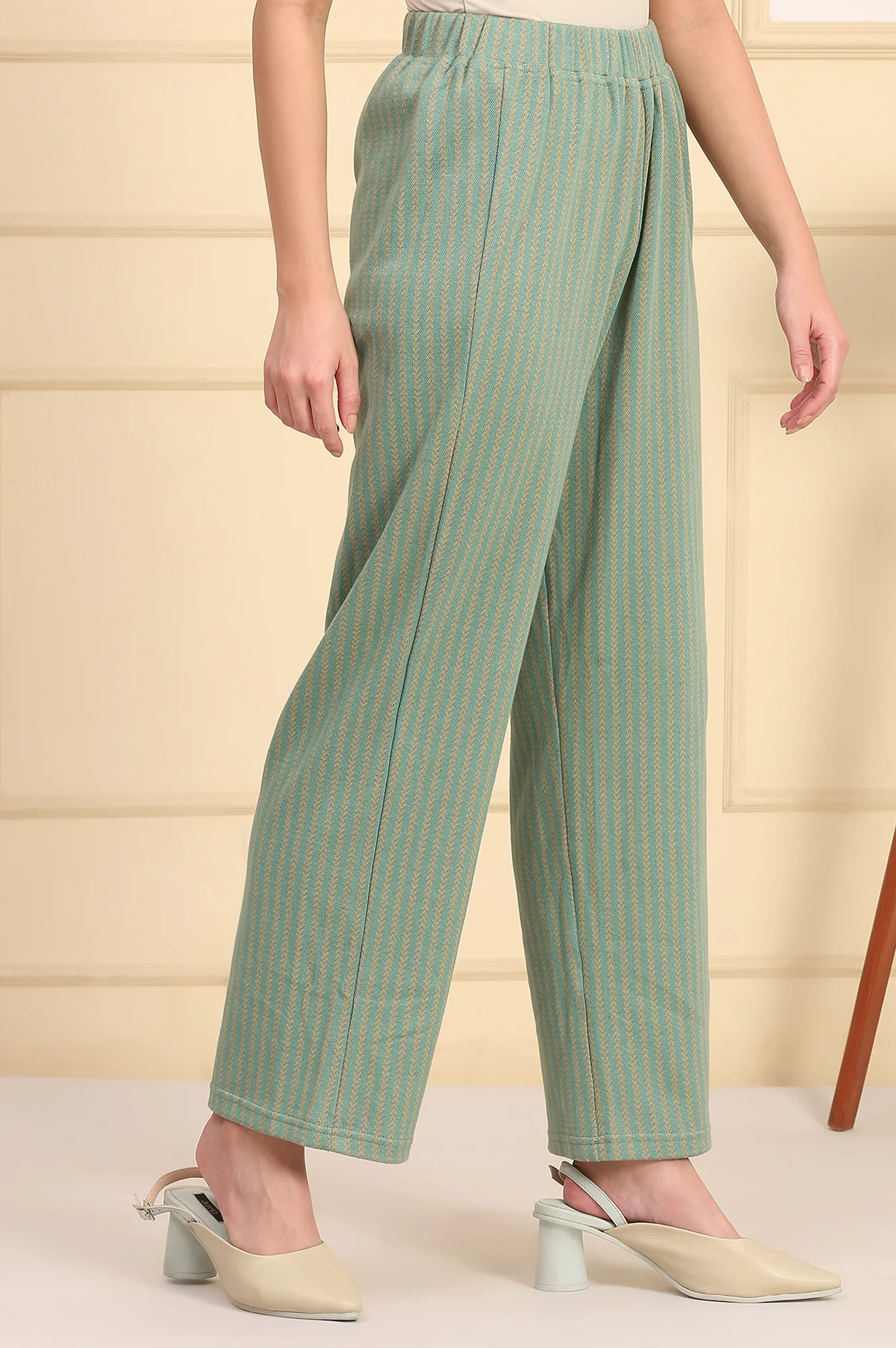 Green Solid Woven Mid Rise Winter Palazzo - Image 3