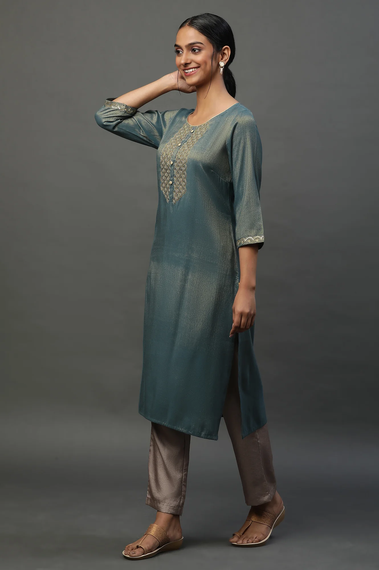 Green Yarn Dyed Embellished Kurta - Image 3