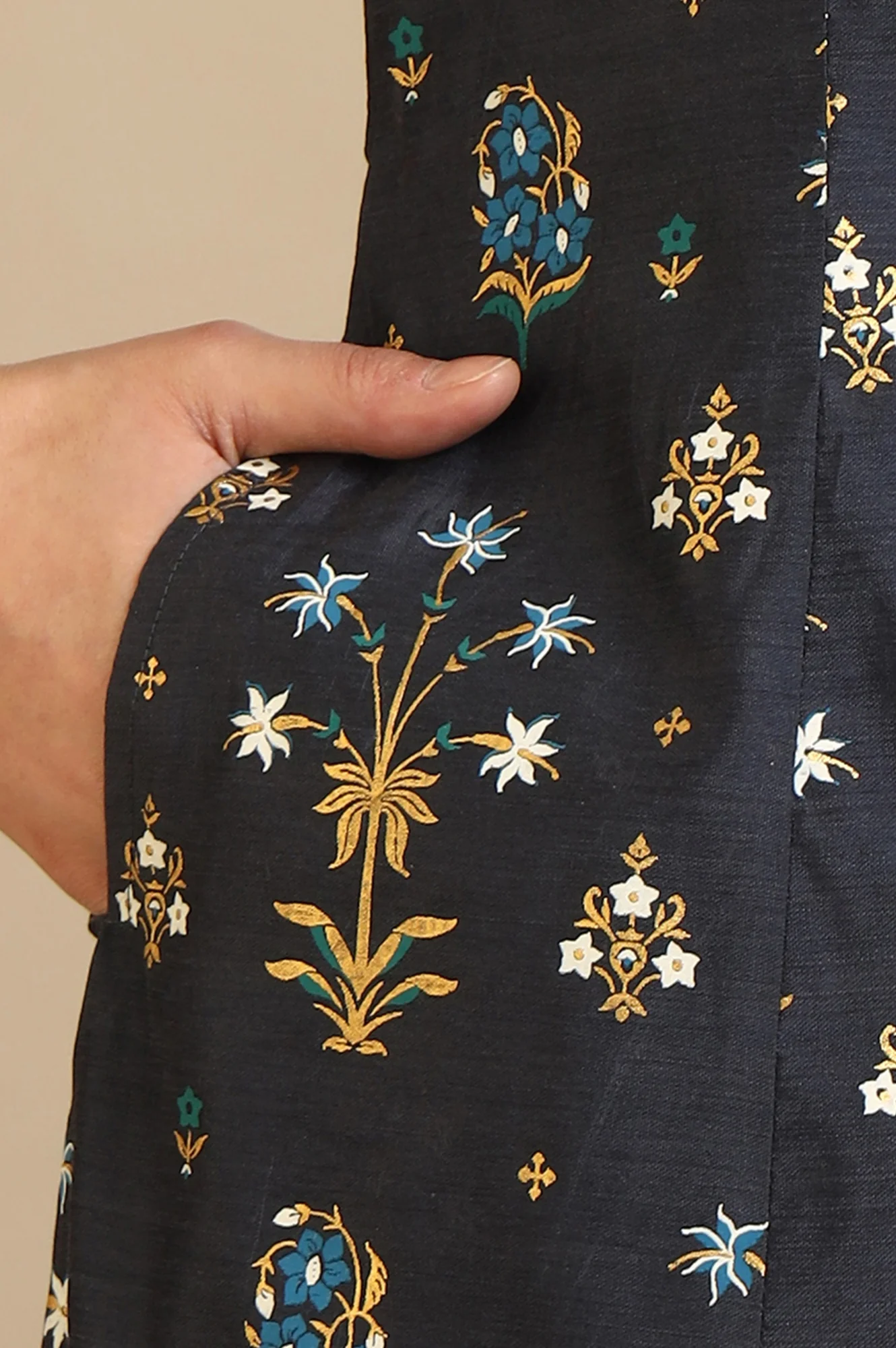 Grey Floral Printed A-line Chanderi Kurta - Image 7