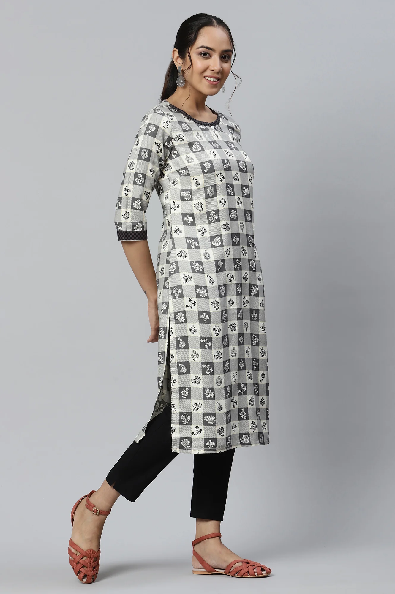 Grey Printed kurta & Trousers Set - Image 4