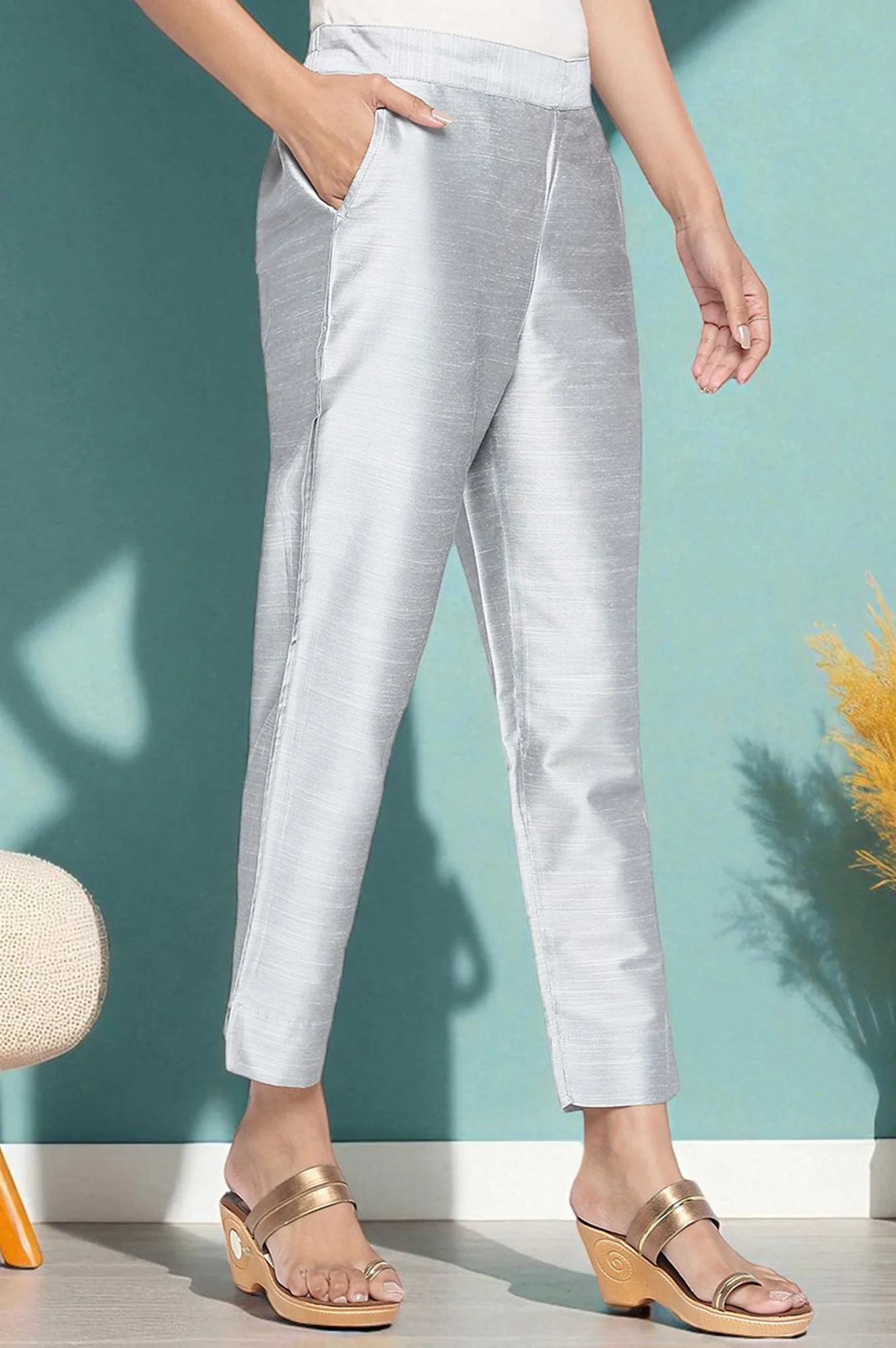 Grey Solid Mid Rise Slub Trousers in Ankle Length - Image 3