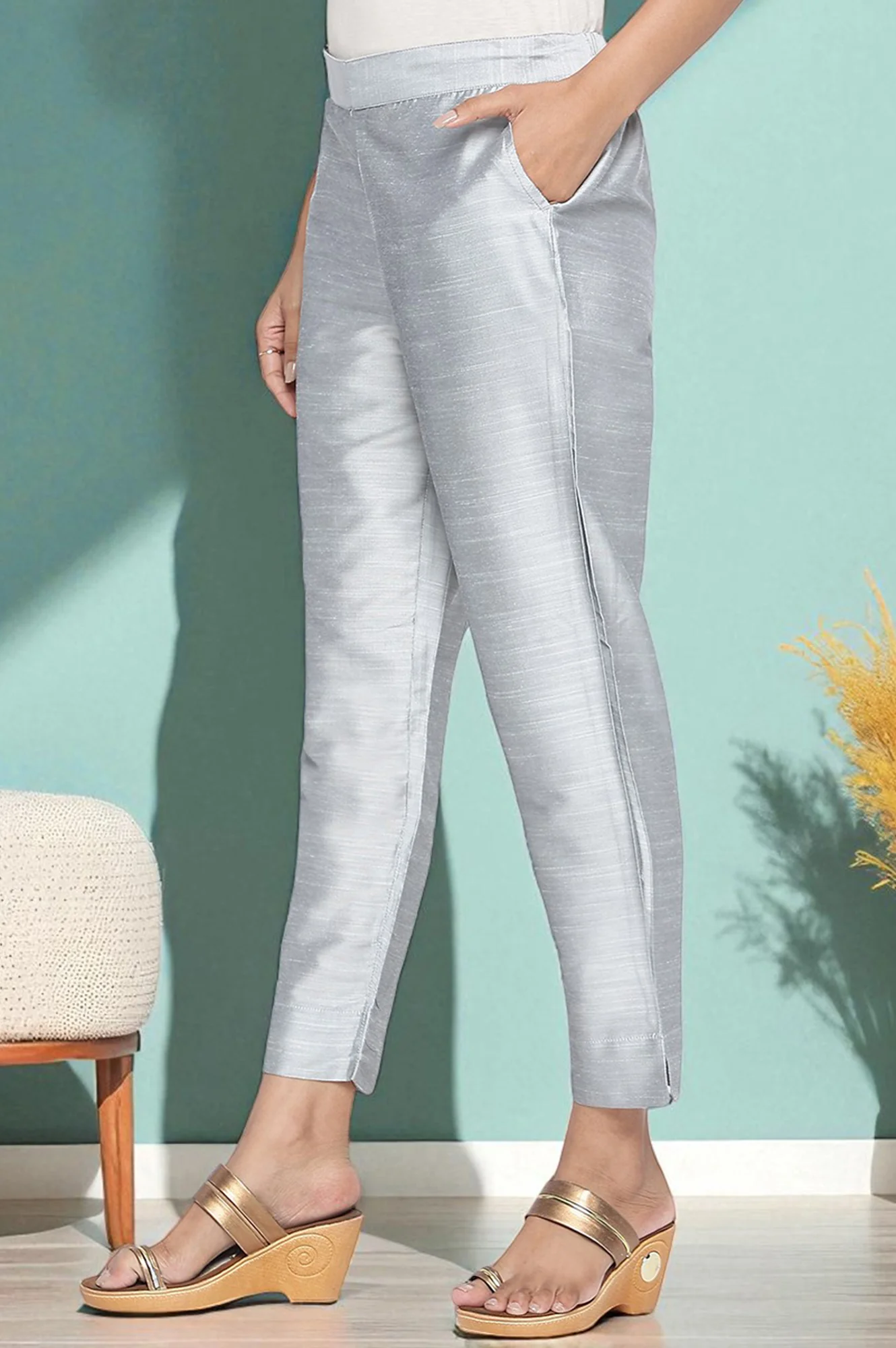 Grey Solid Mid Rise Slub Trousers in Ankle Length - Image 5
