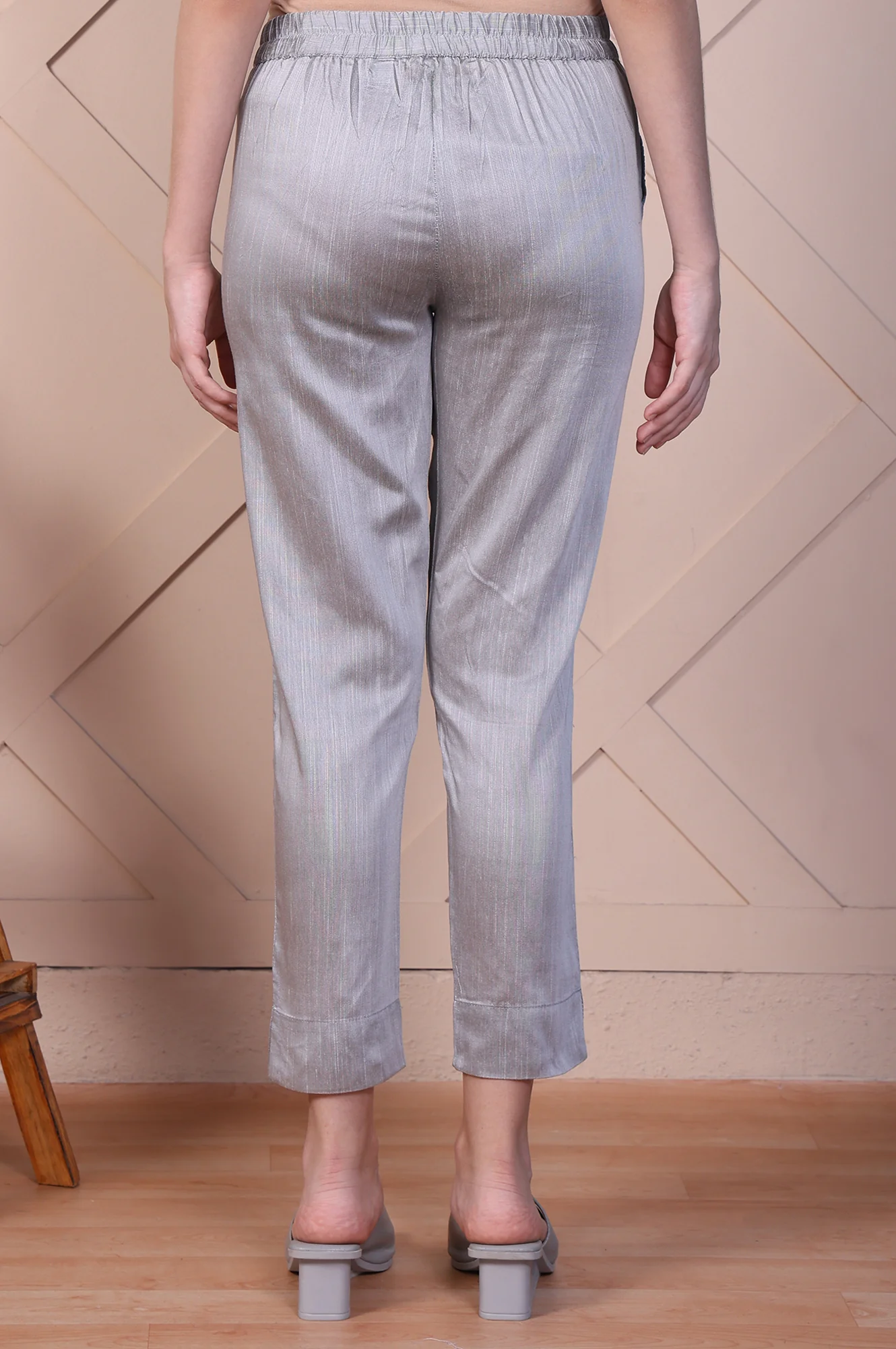Grey Yarn-Dyed Solid Straight Fit Trousers - Image 4