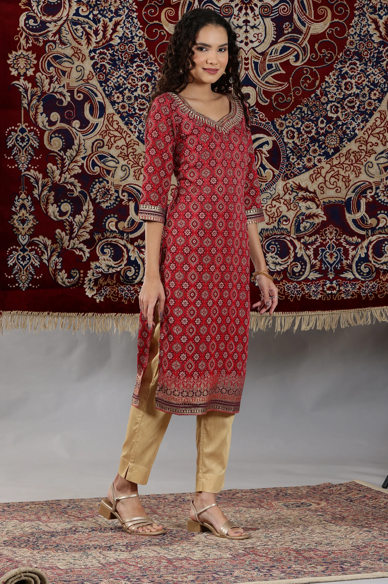 Maroon Abstract Print Sequined Straight Woven Kurta - Image 4