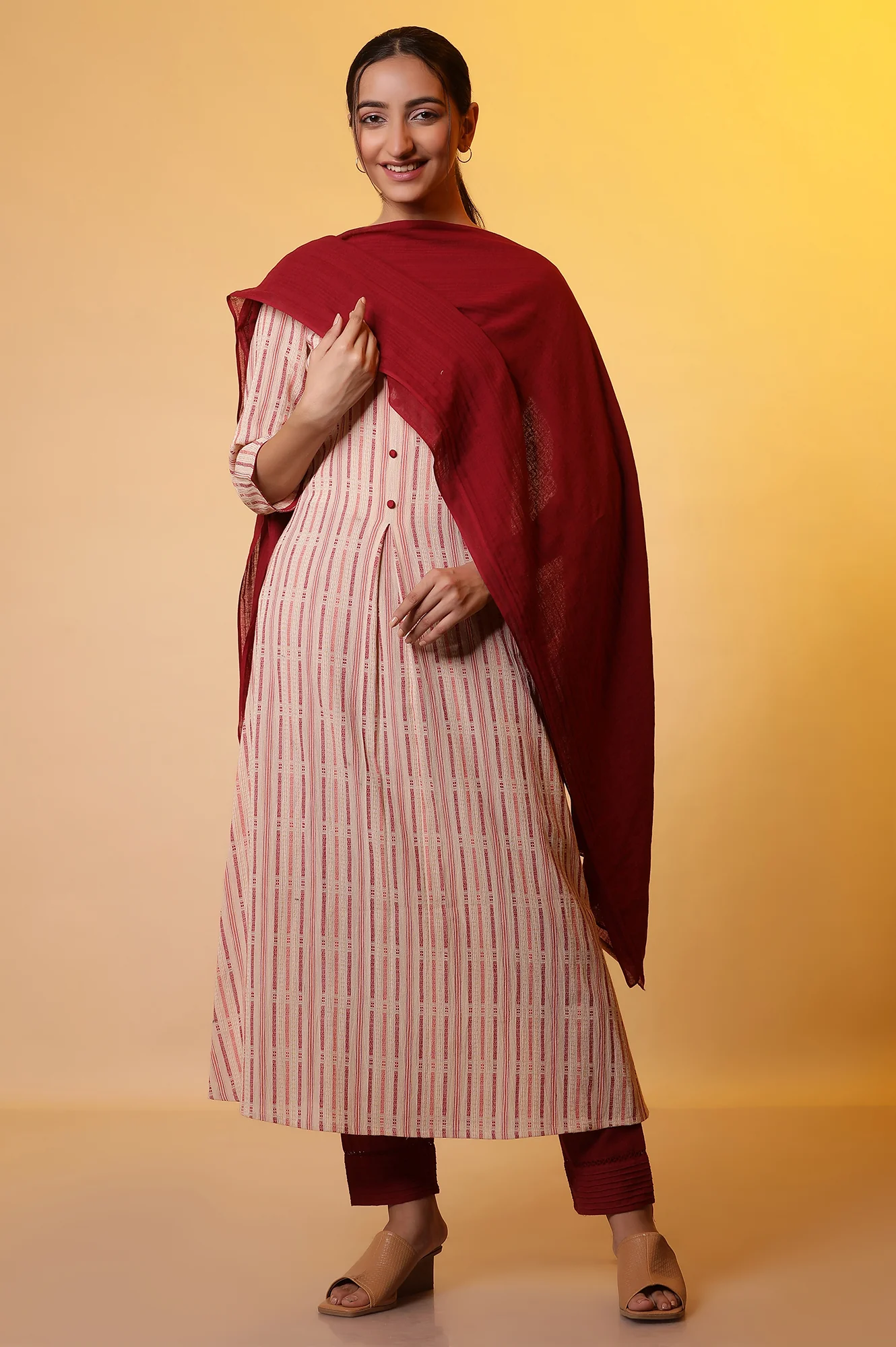 Maroon Cotton Yarn-Dyed Dupatta - Image 2