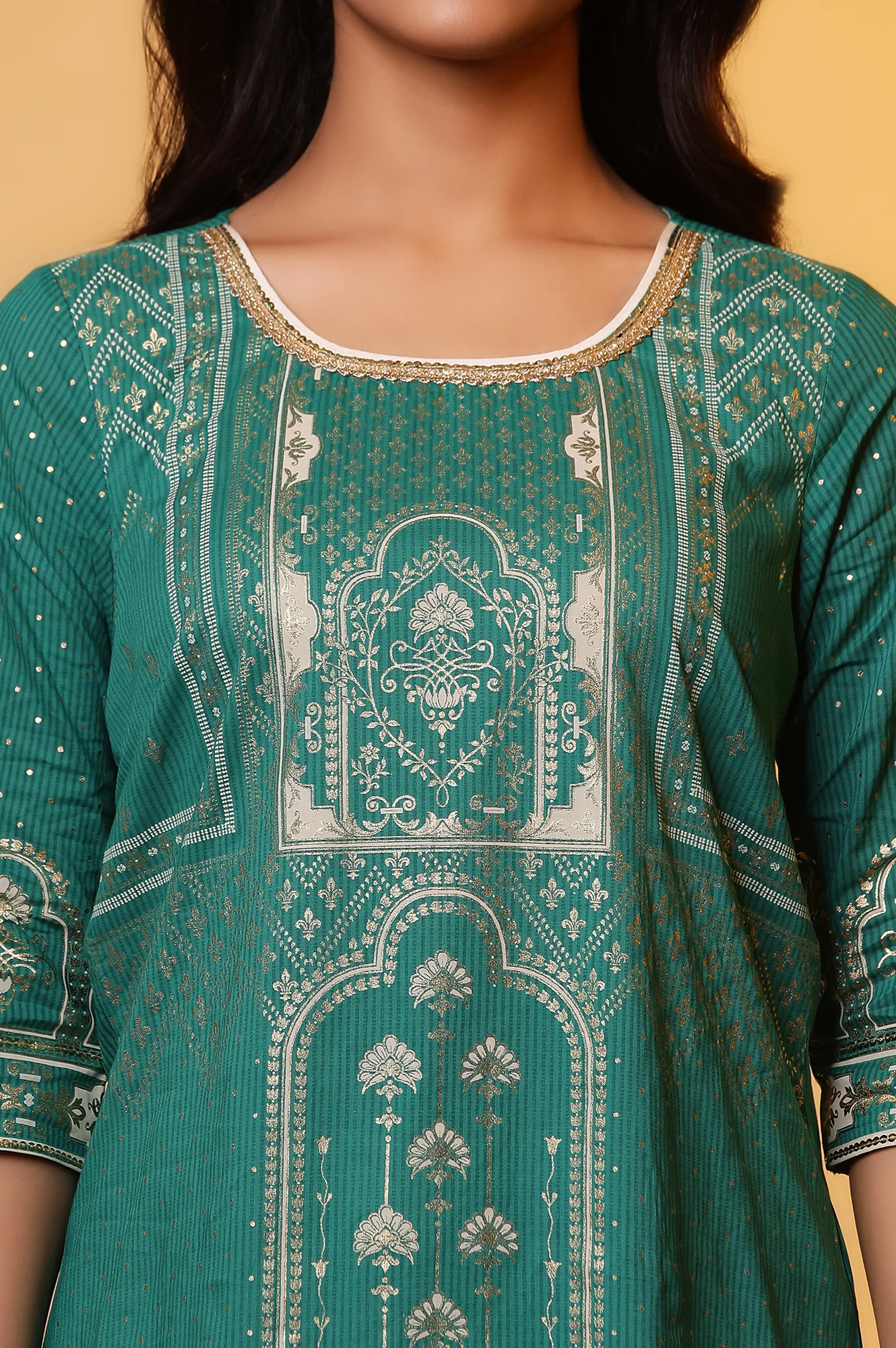 Maroon Foil Printed Kurta with Sequin Detailing - Image 7