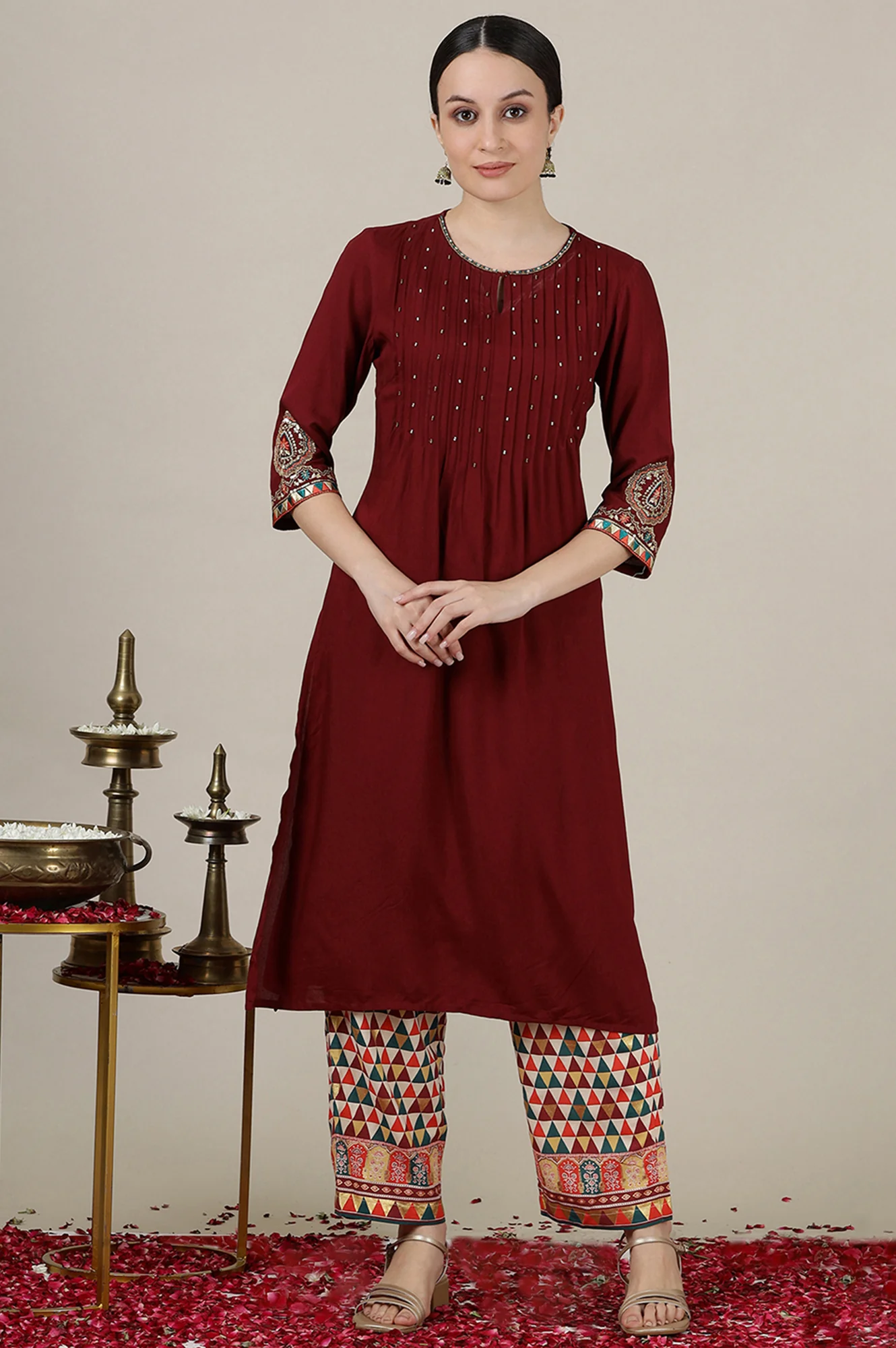 Maroon Solid Sequined Straight Kurta - Image 2