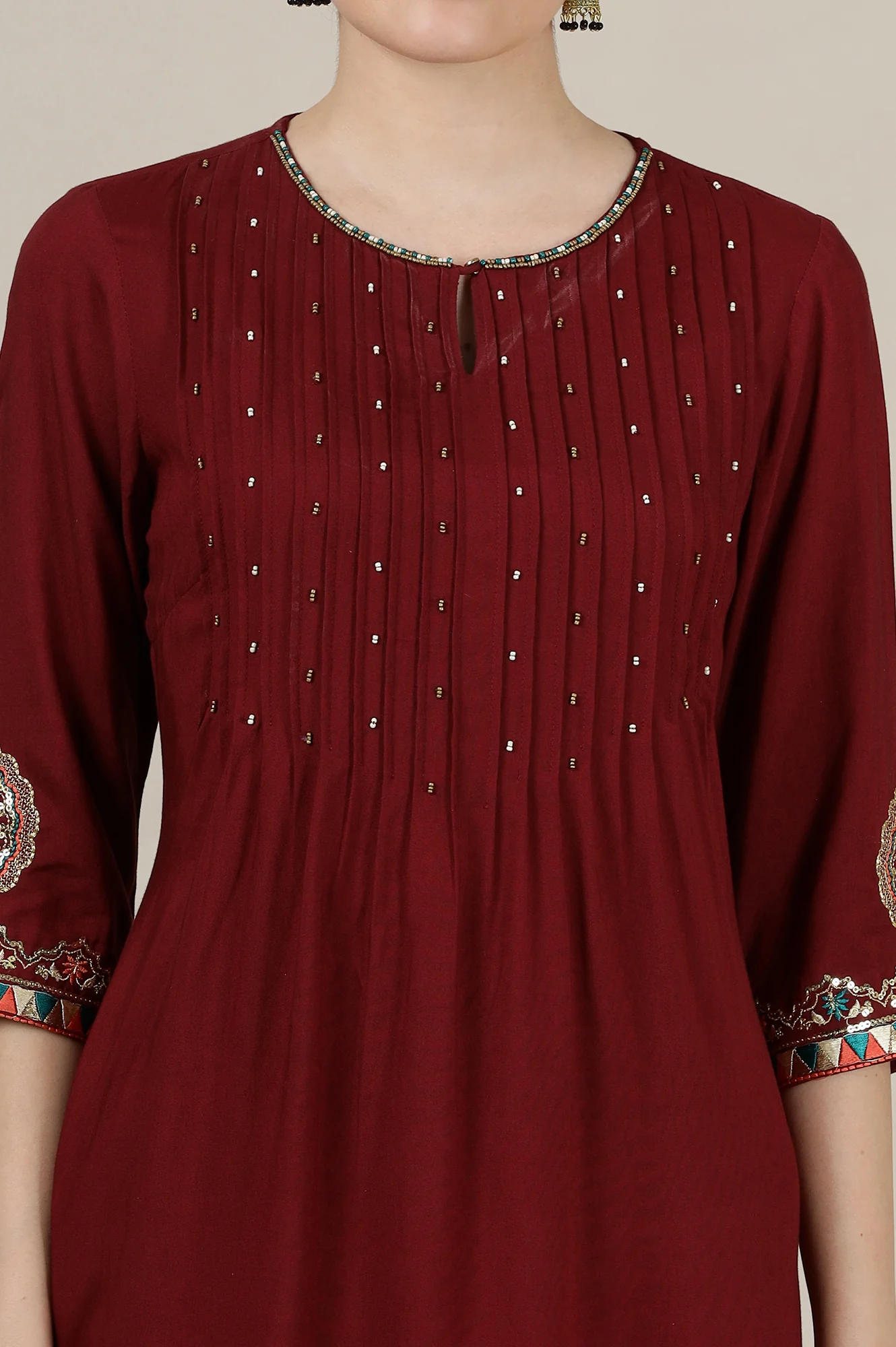 Maroon Solid Sequined Straight Kurta - Image 3