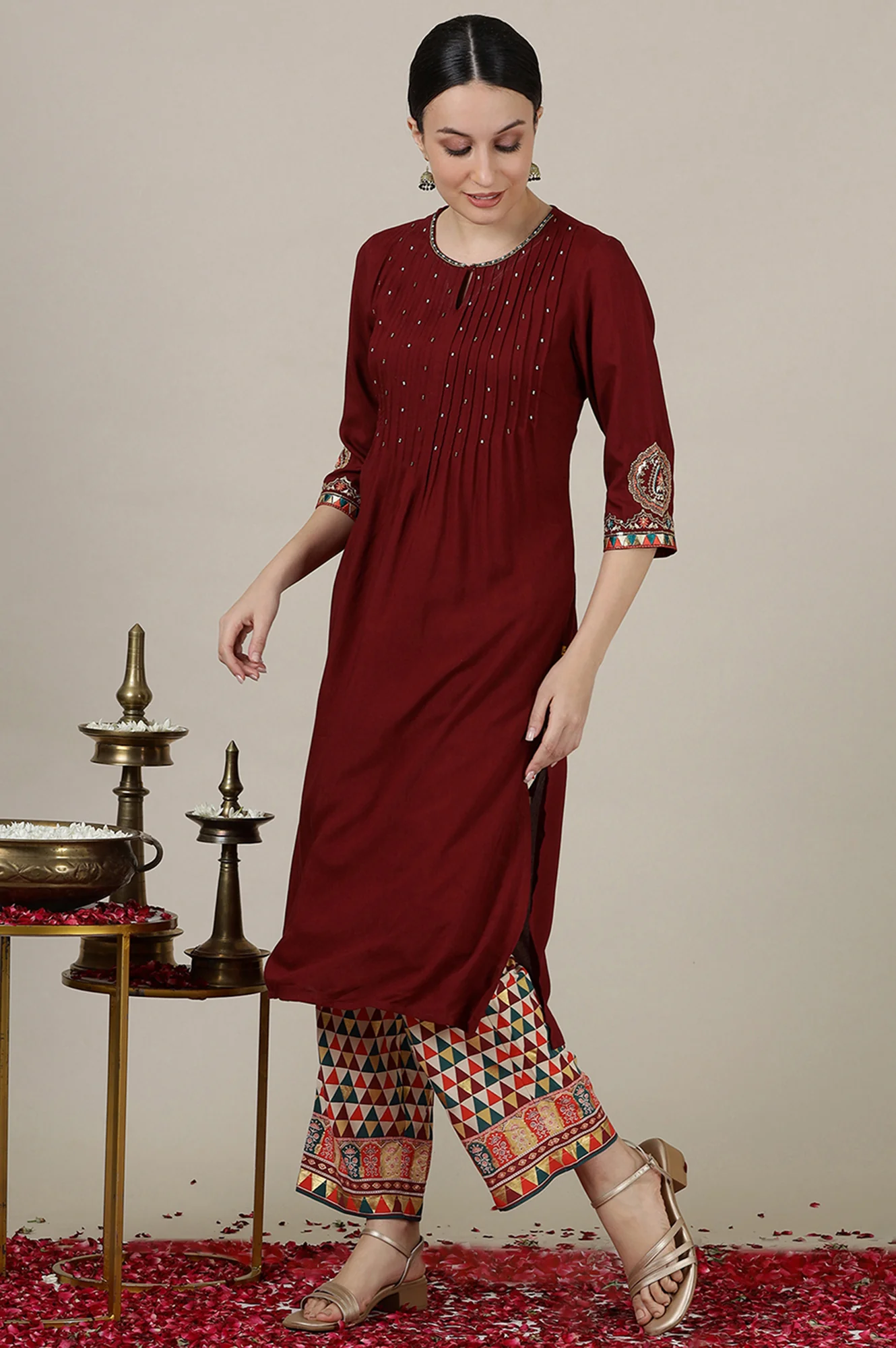 Maroon Solid Sequined Straight Kurta - Image 4