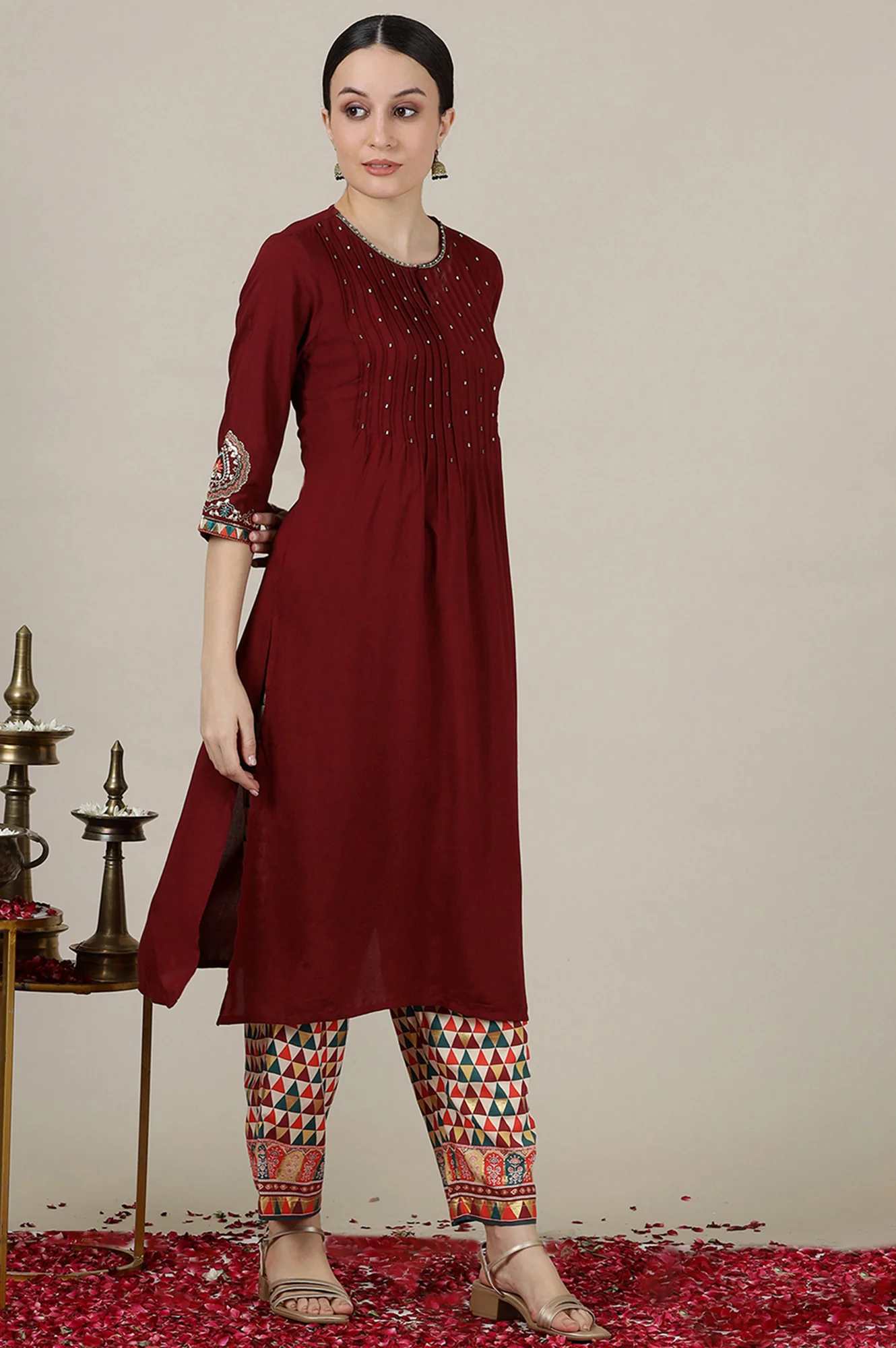 Maroon Solid Sequined Straight Kurta - Image 6