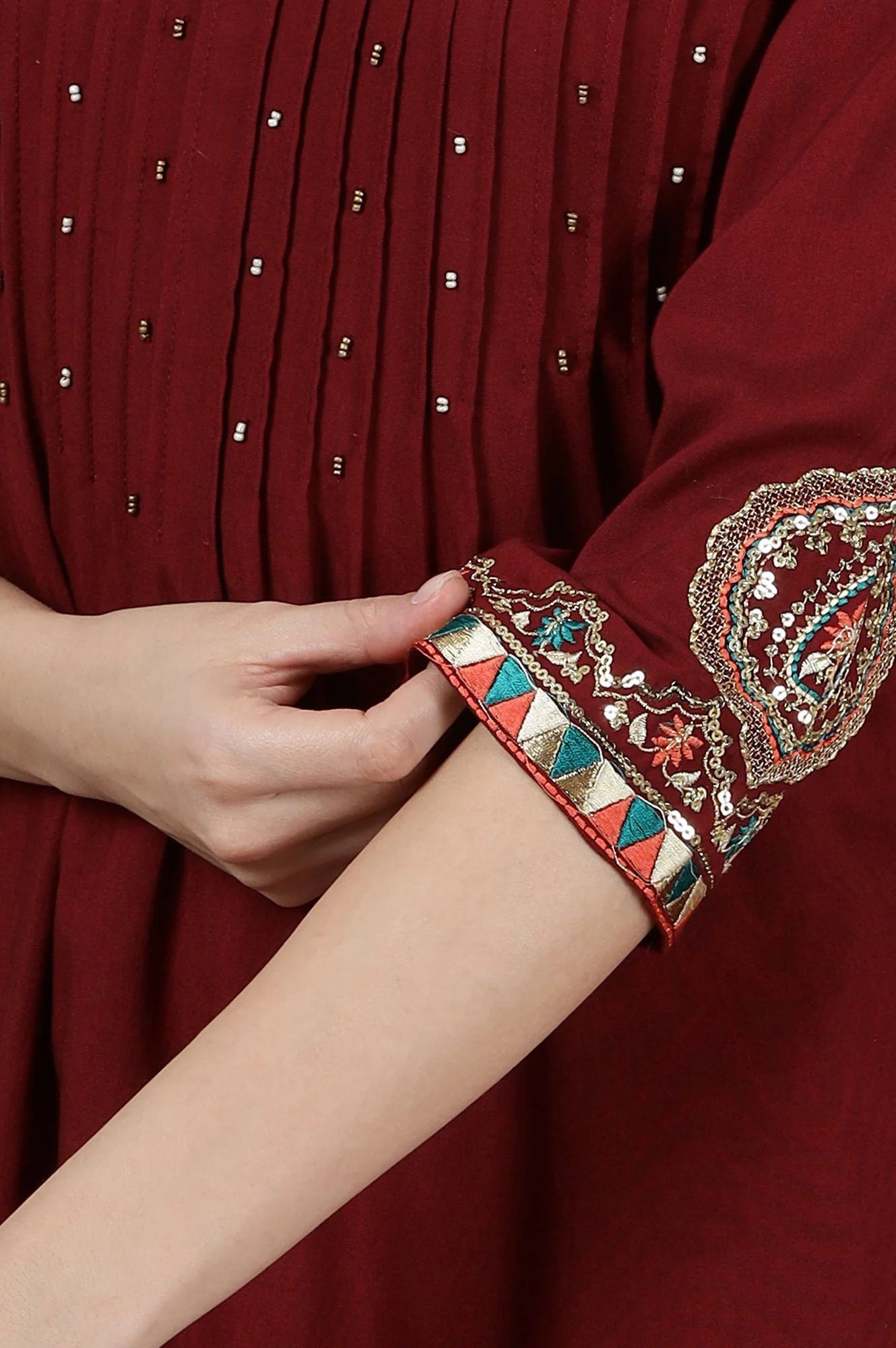 Maroon Solid Sequined Straight Kurta - Image 8