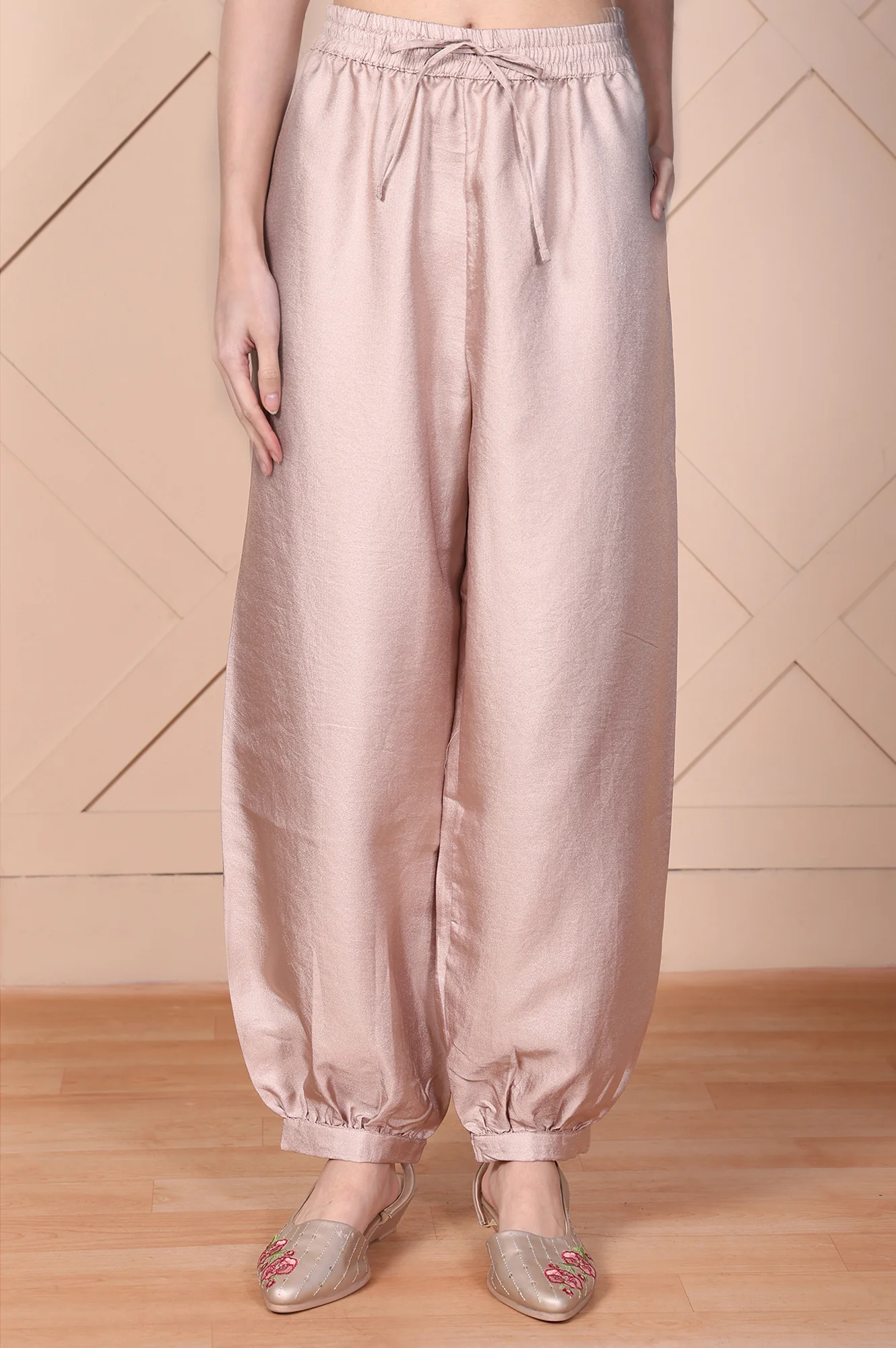Mauve Solid Tapered Pant