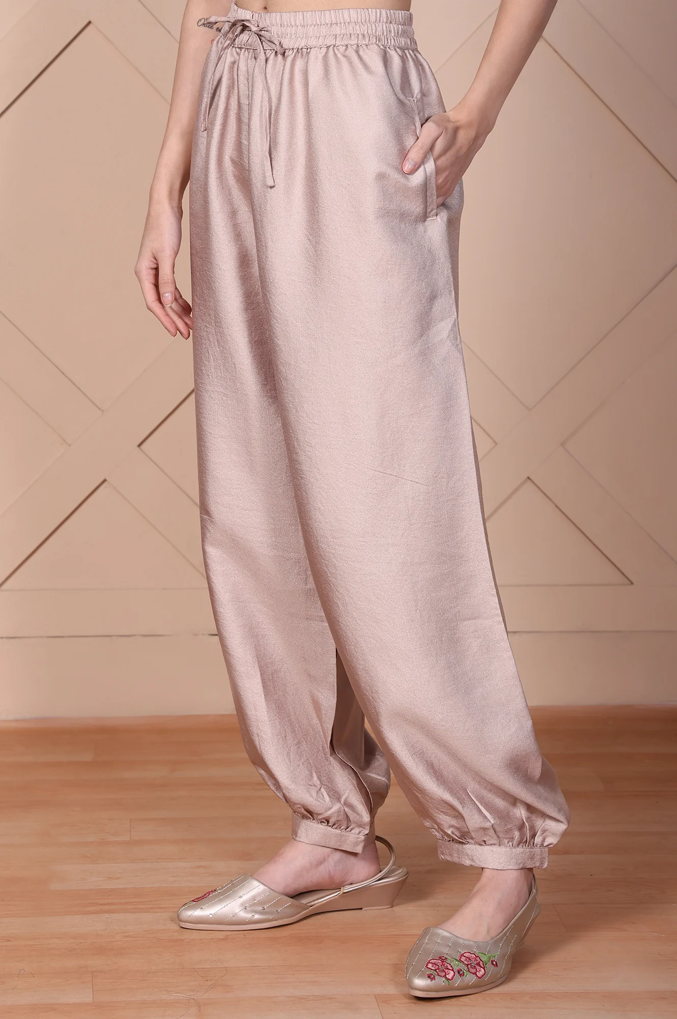 Mauve Solid Tapered Pant - Image 2