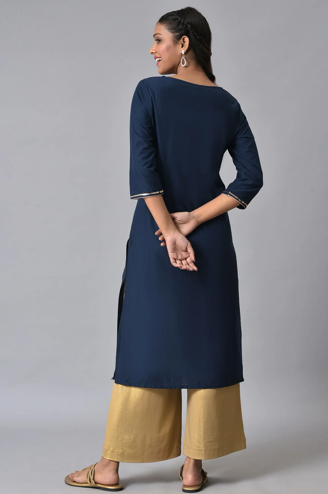 Navy Blue Straight Geometric kurta in Round Neck - Image 2