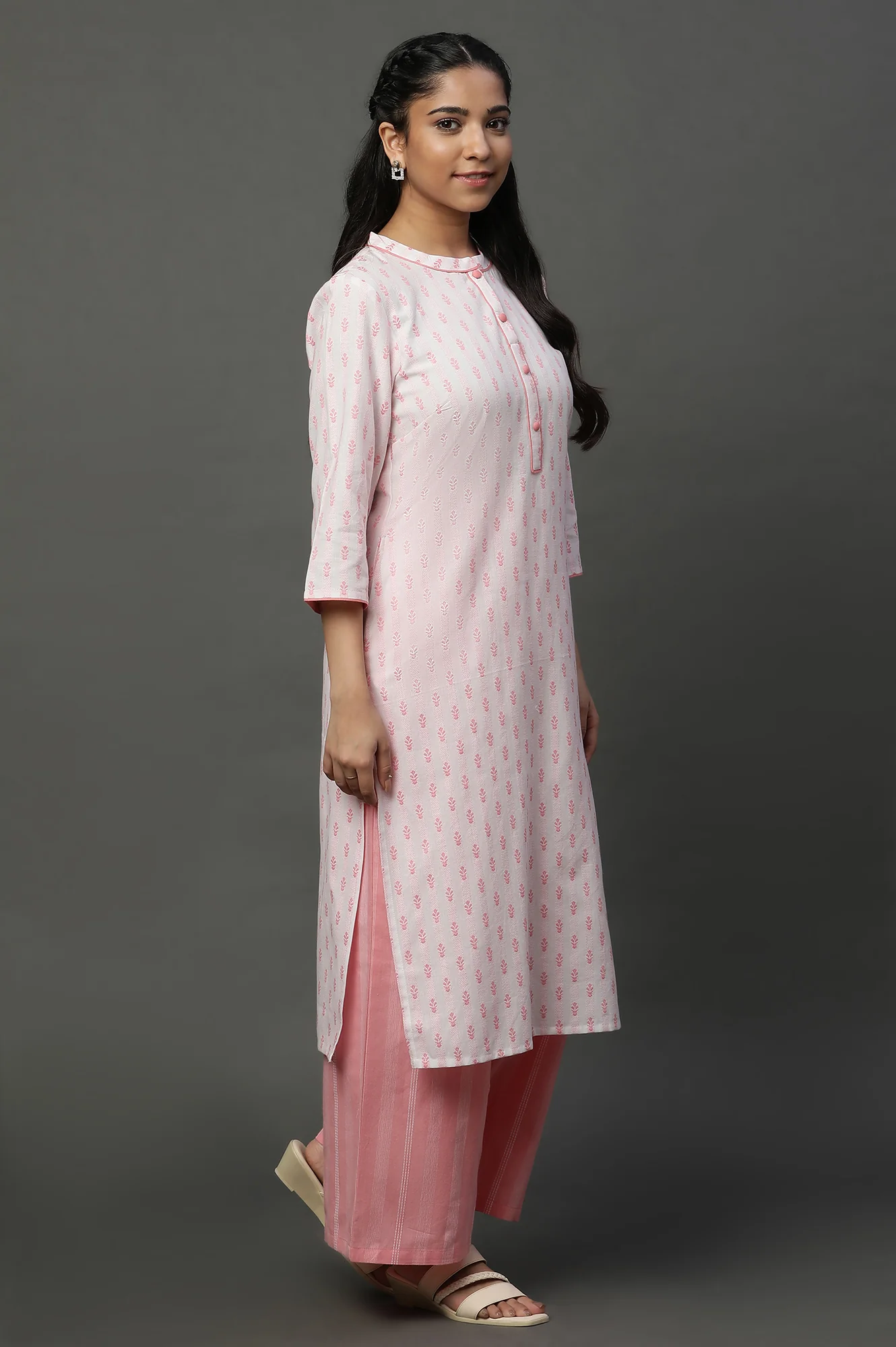 Off White Cotton Floral Printed Kurta and Pink Palazzos Set - Image 5