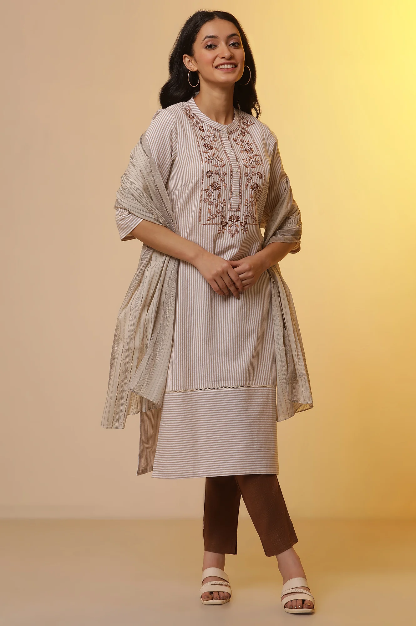 Off-White Floral Printed Cotton Mulmul Stole - Image 3