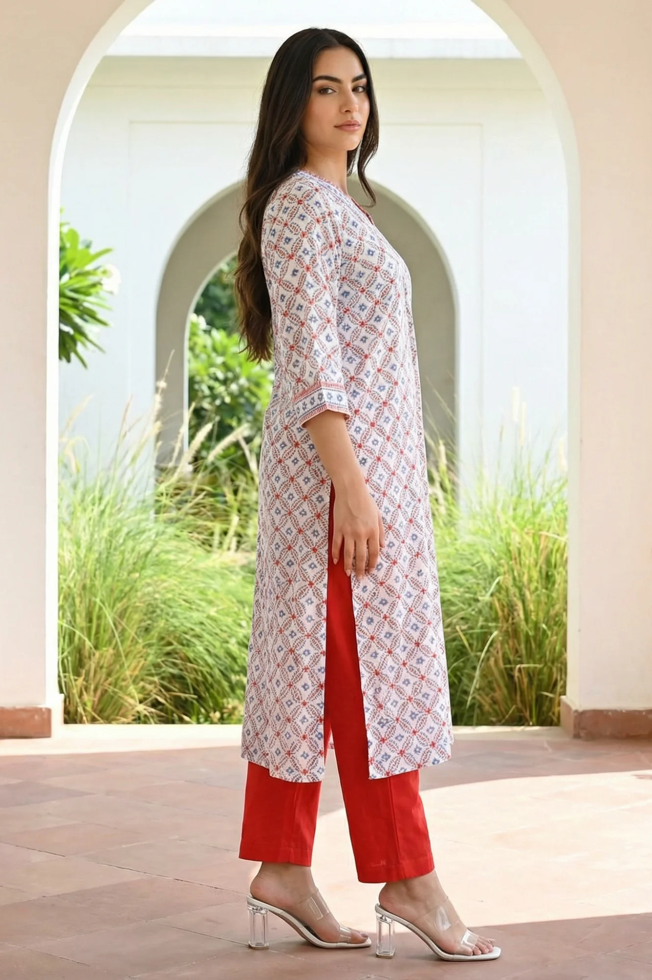 Off White Geometric Printed Straight Kurta - Image 4