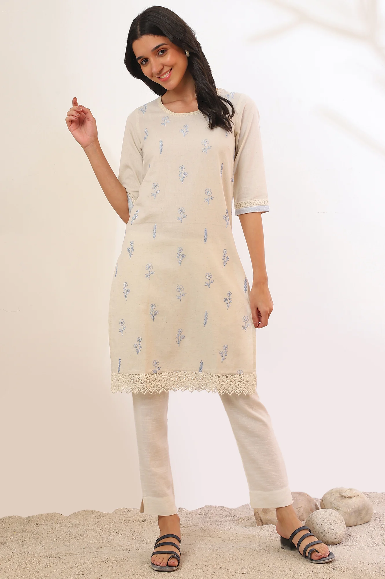 Off White Solid Straight Cotton Blend Kurta - Image 3