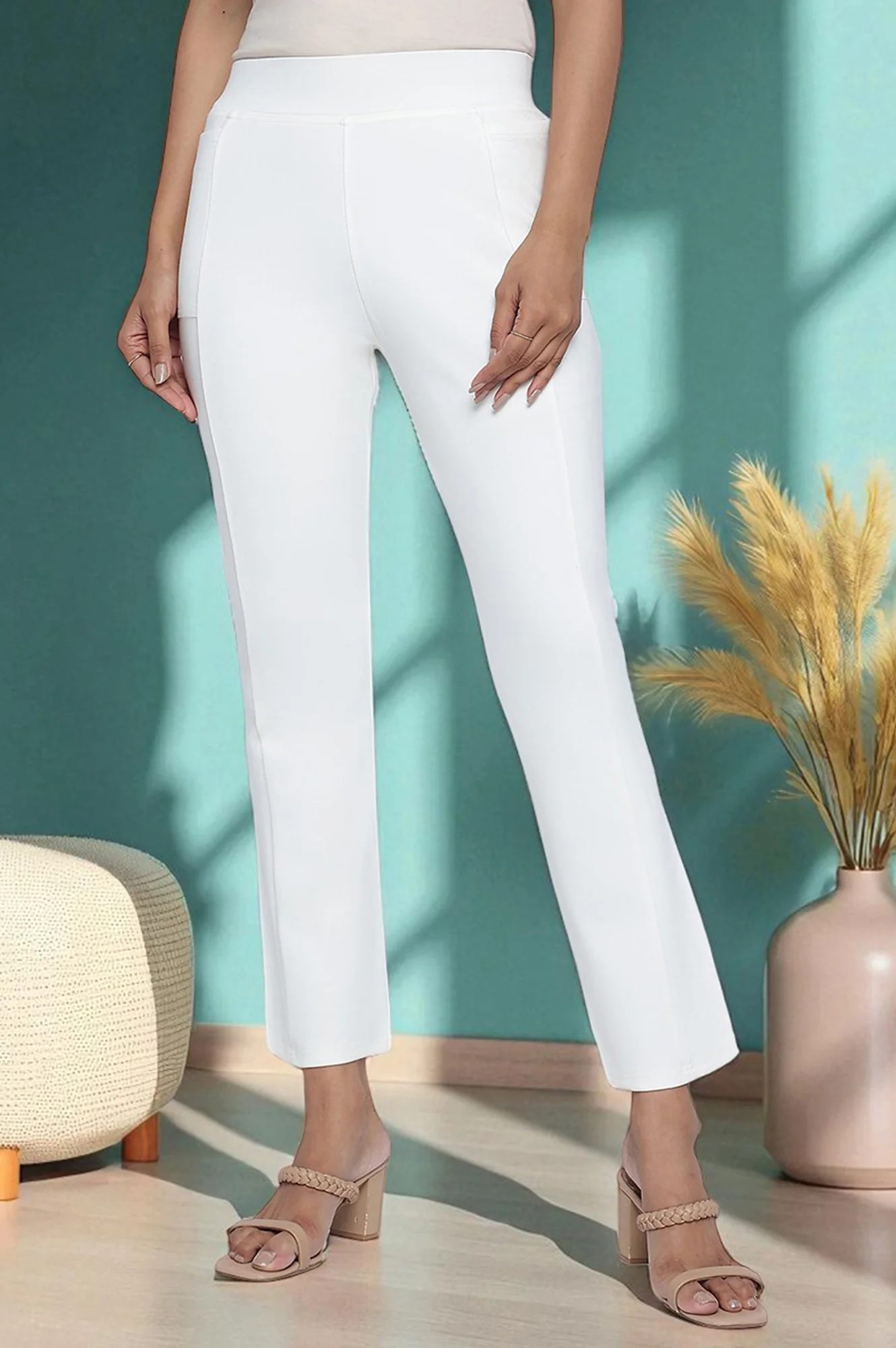 Off White Solid Mid Rise Tights in Ankle Length