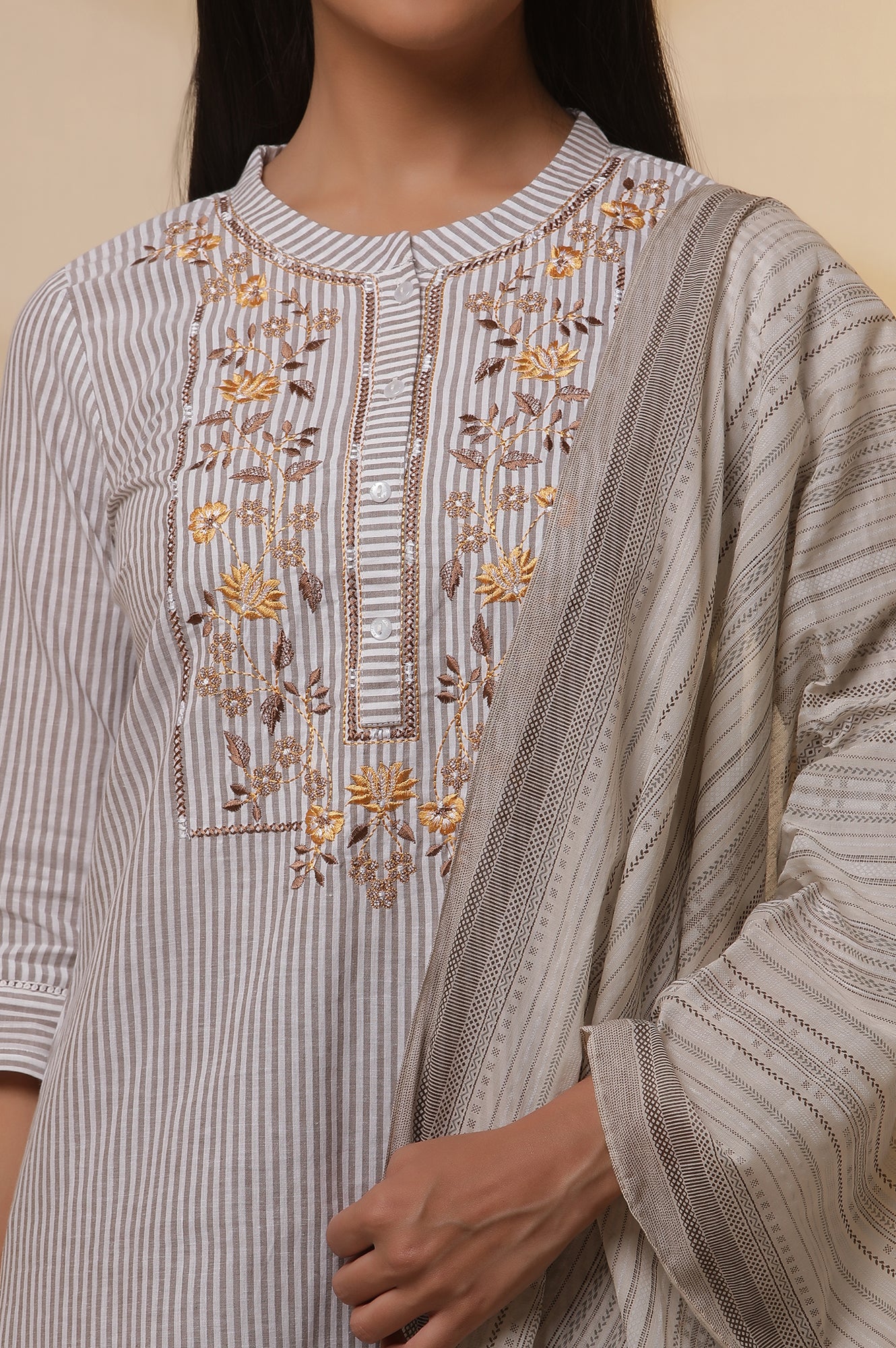 Off-White Stripe Printed Cotton Kurta, Trousers and Dupatta Set - Image 6