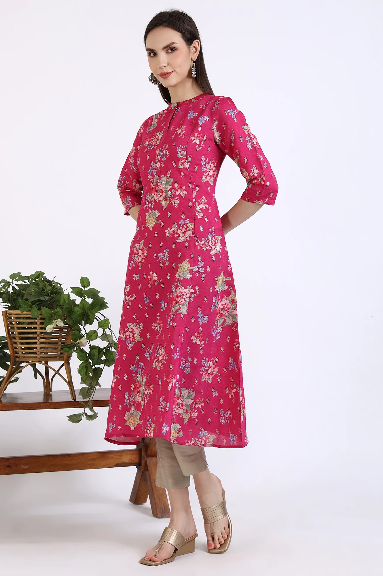 Pink Bold Floral Printed Flared Kurta - Image 5