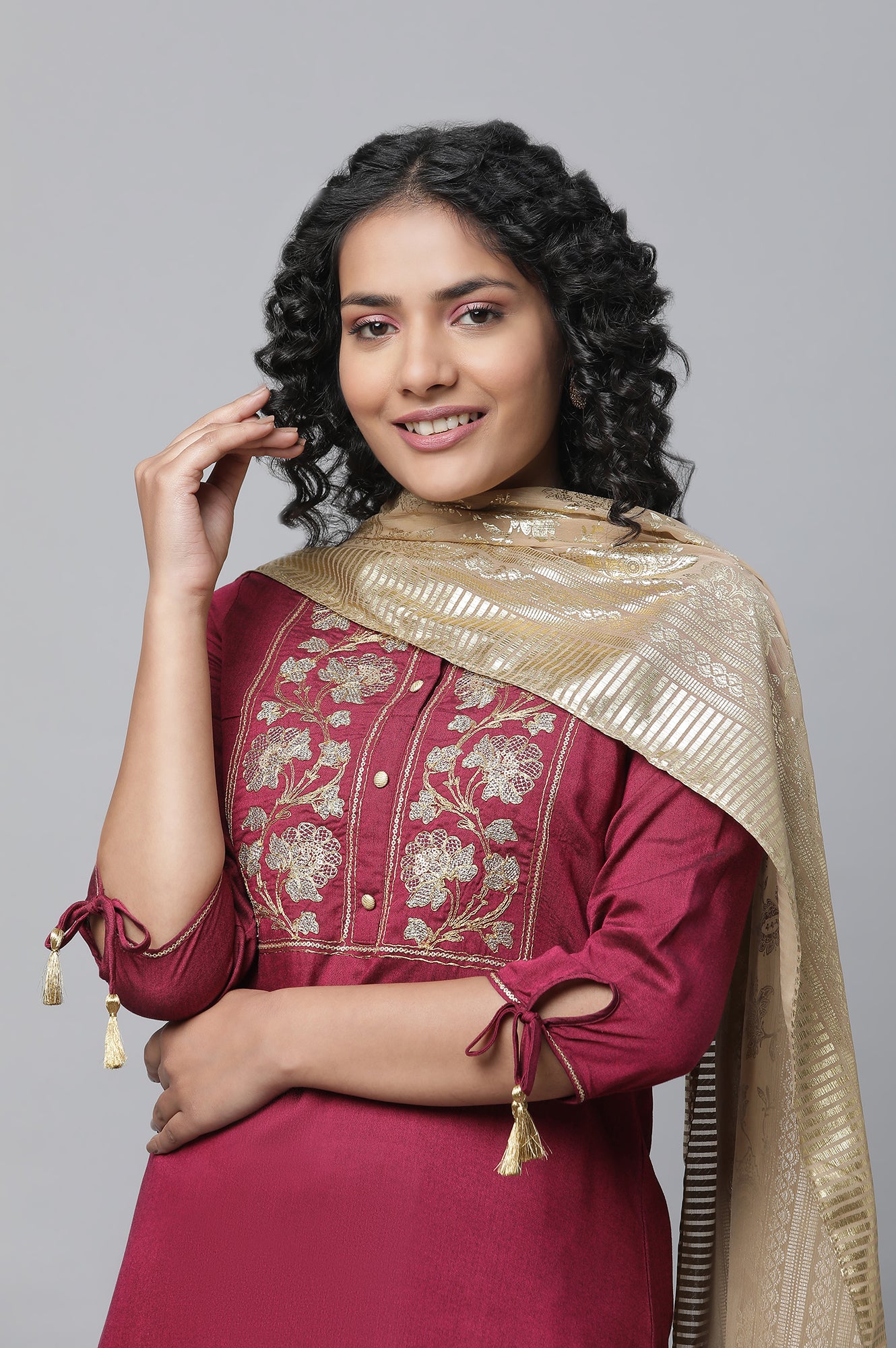 Pink Embroidered kurta, Skirt & Dupatta Set - Image 6