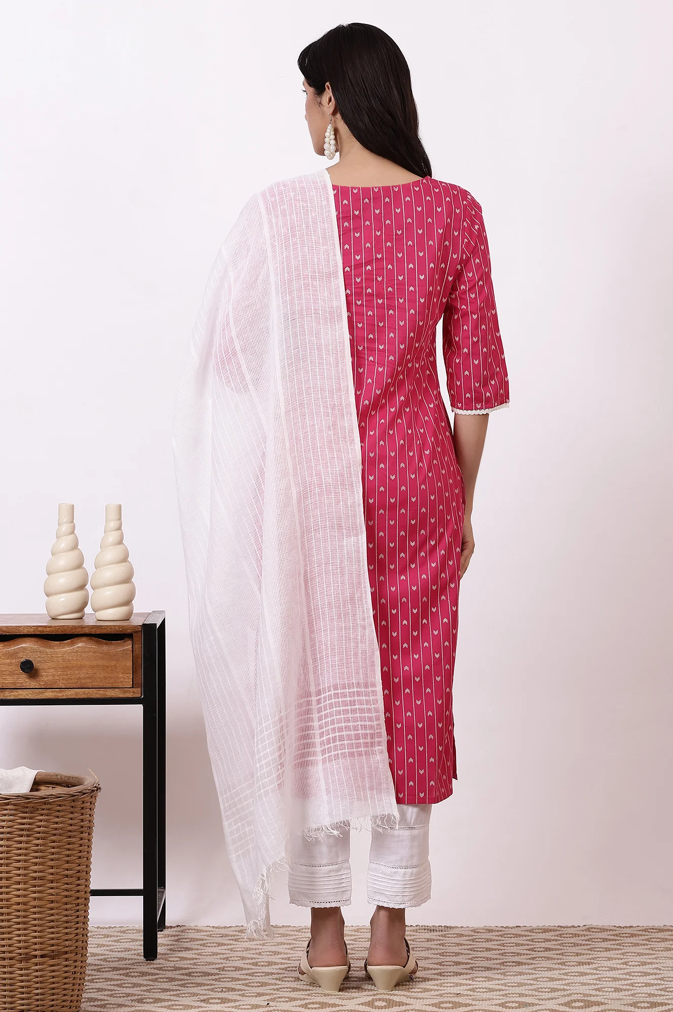 Pink Geometric Printed Pure Cotton Straight Kurta, Leggings and Dupatta Set - Image 5