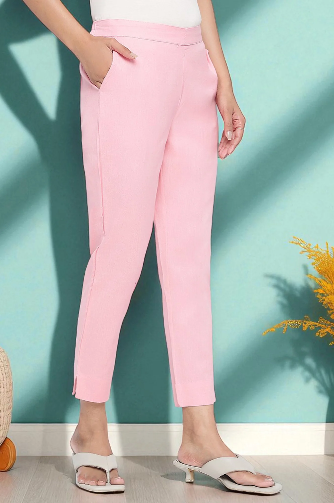 Pink Solid Cotton Flax Trousers in Ankle Length - Image 3
