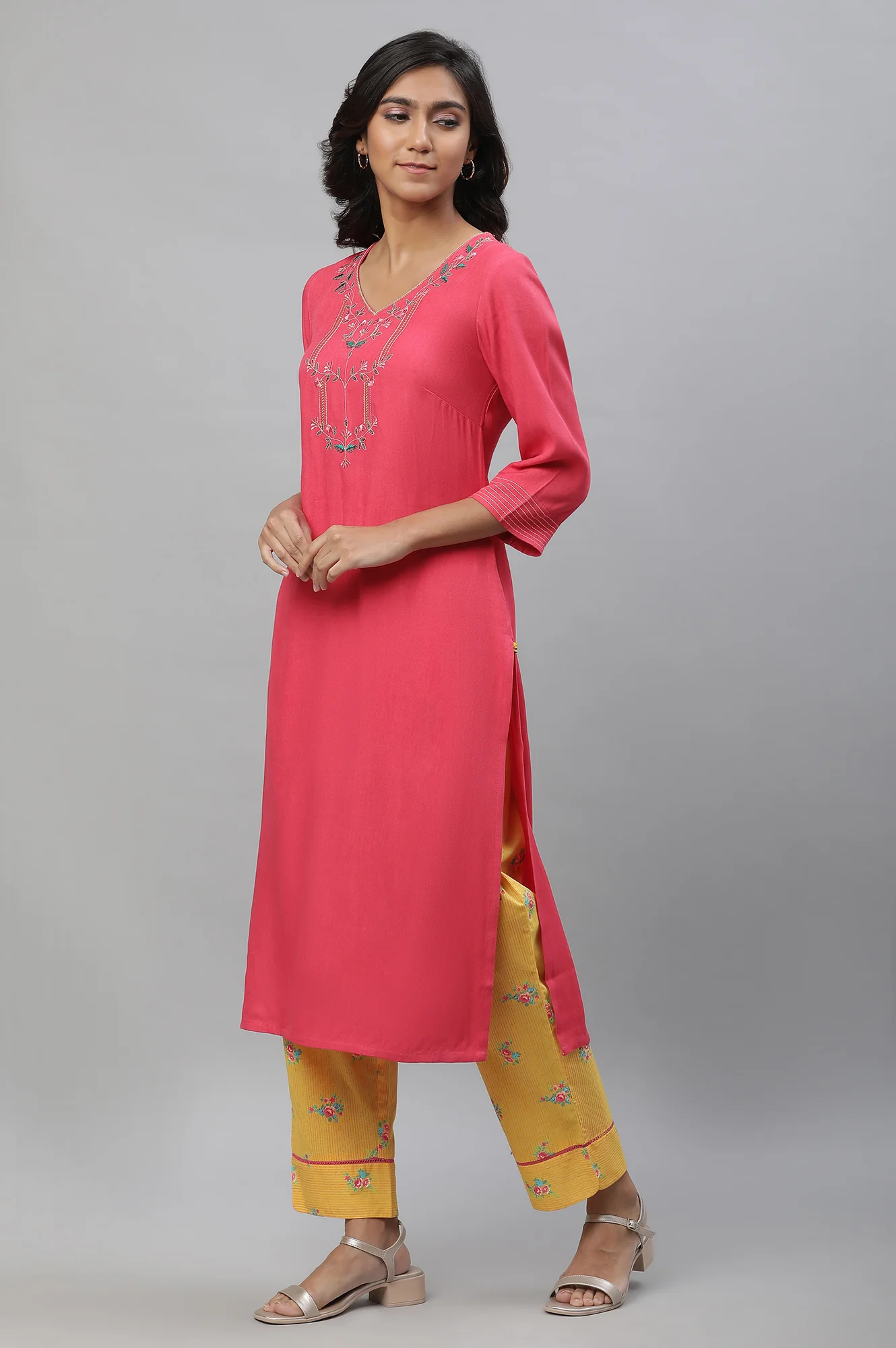 Pink Solid Embroidered Kurta - Image 2