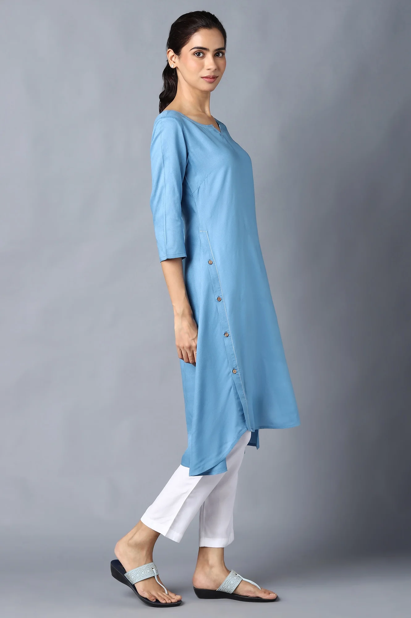 Aure Collection By Aurelia Blue High-Low kurta With White Trousers - Image 4