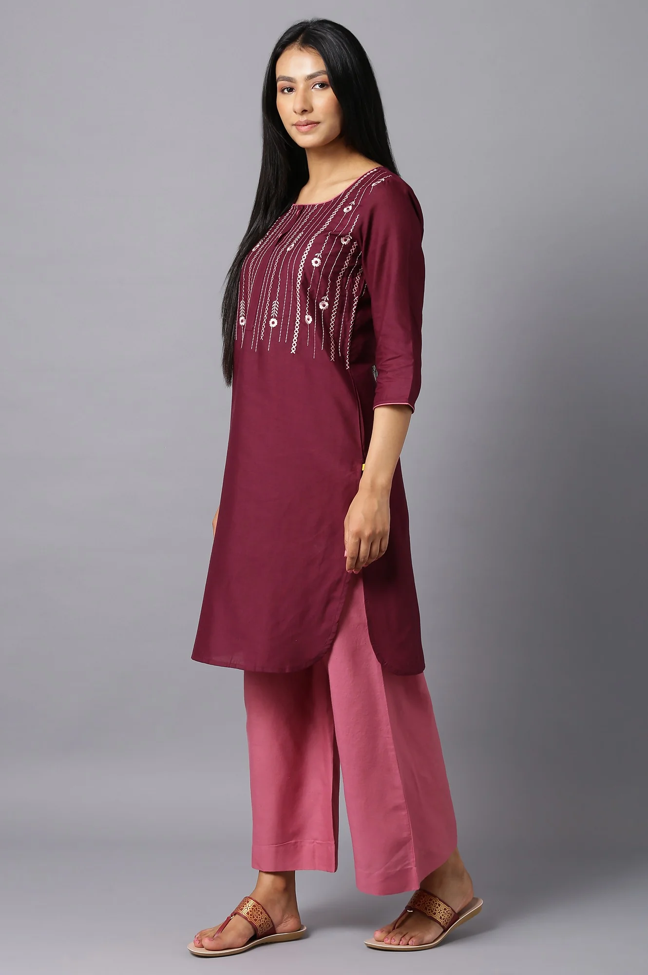 Aure Collection By Aurelia Purple Embroidered kurta With Pink Palazzo - Image 3