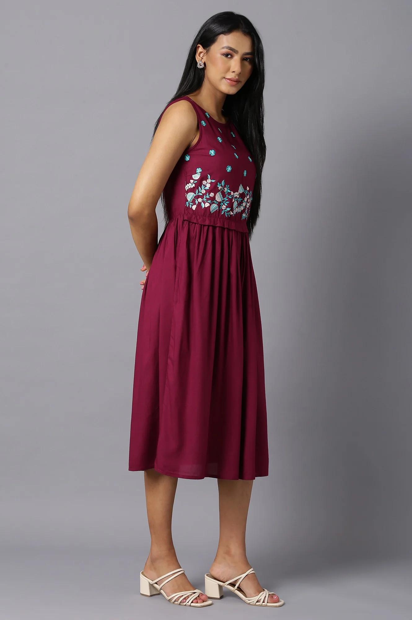 Aure Collection By Aurelia Purple Sleeveless Embroidered Dress - Image 4