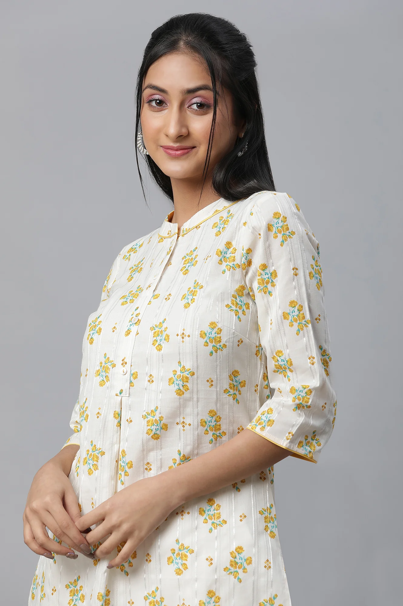 Beige Floral Printed Textured kurta - Image 6