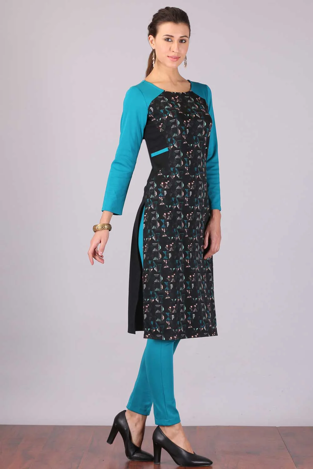 Black & Blue Printed Round Neck Winter kurta - Image 3