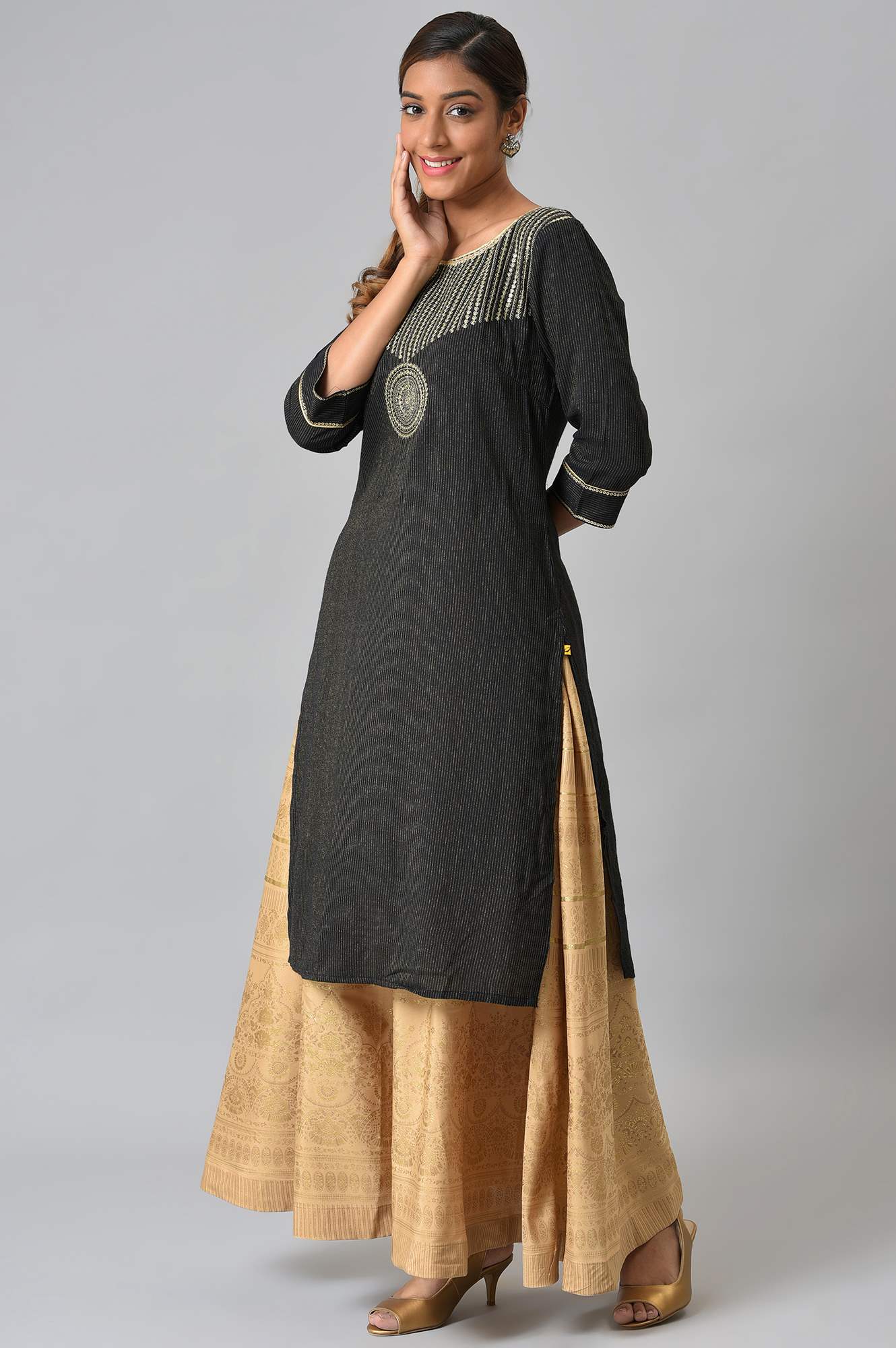 Black Classic Gold Zari Yarn-Dyed kurta - Image 3