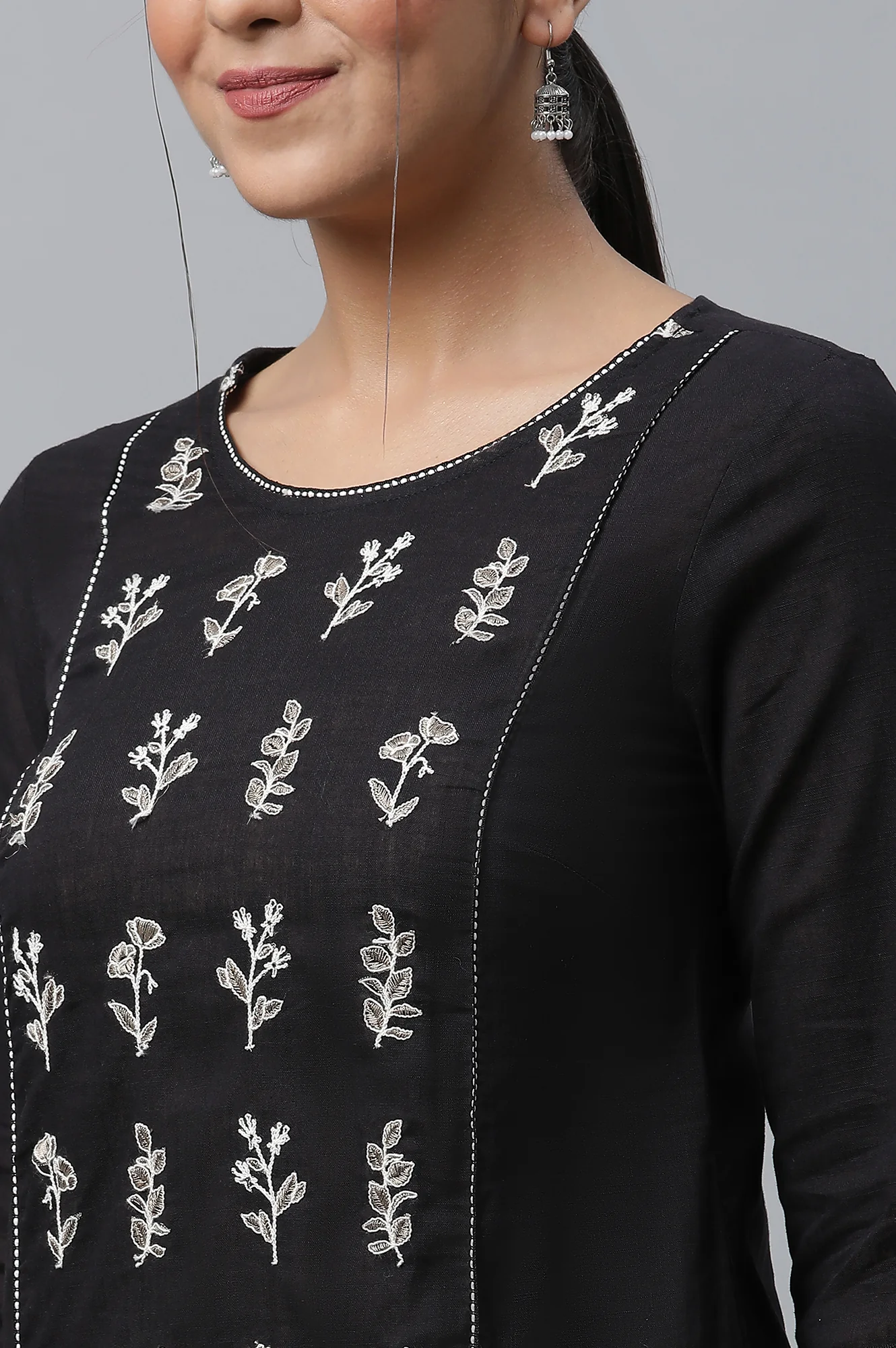Black Embroidered Ethnic kurta - Image 6