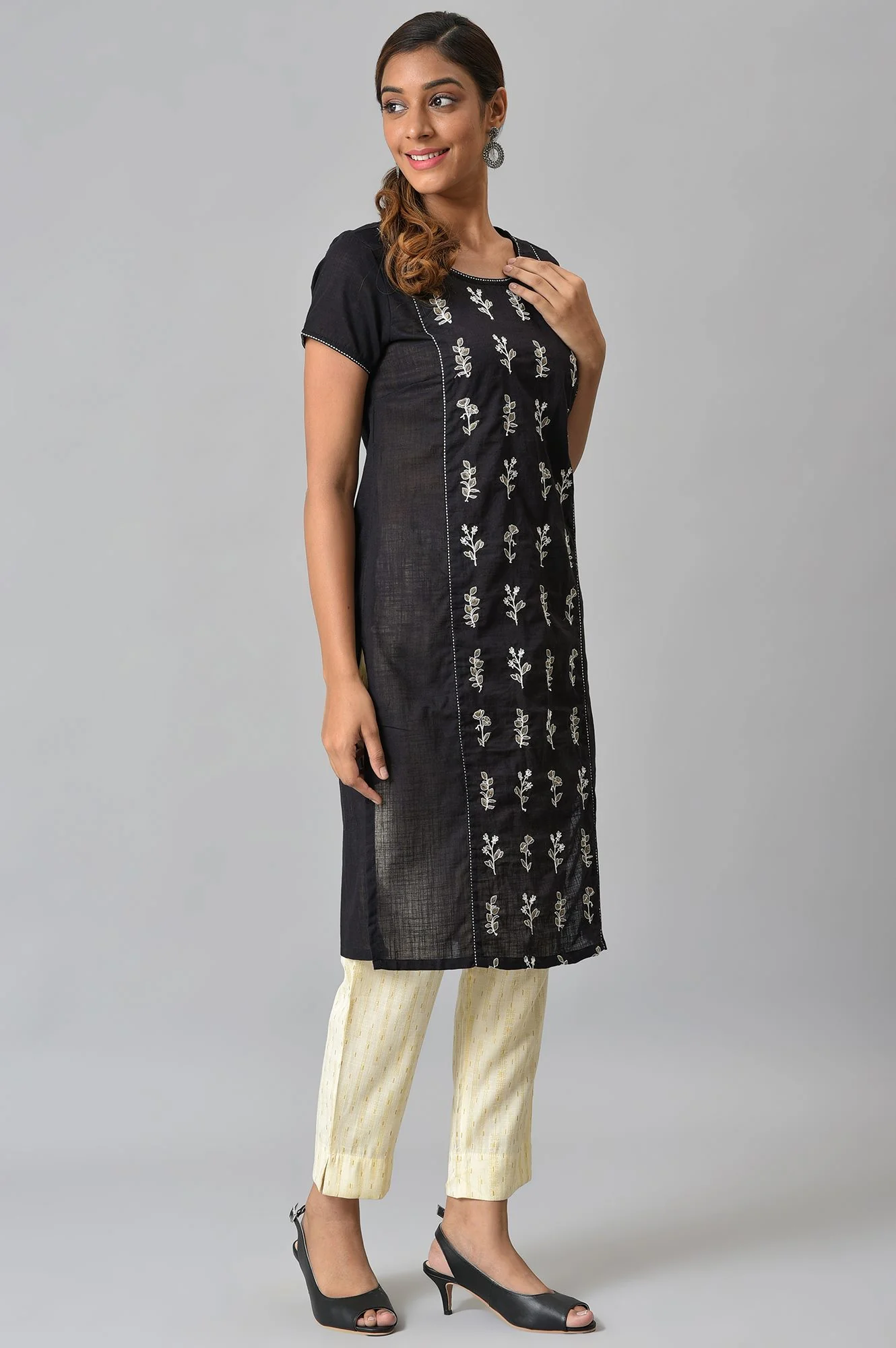 Black Embroidered Ethnic kurta - Image 4
