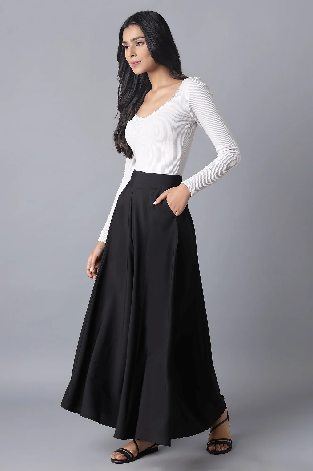 Black Solid Flared Woven Palazzo With Elasticated Waist - Image 5